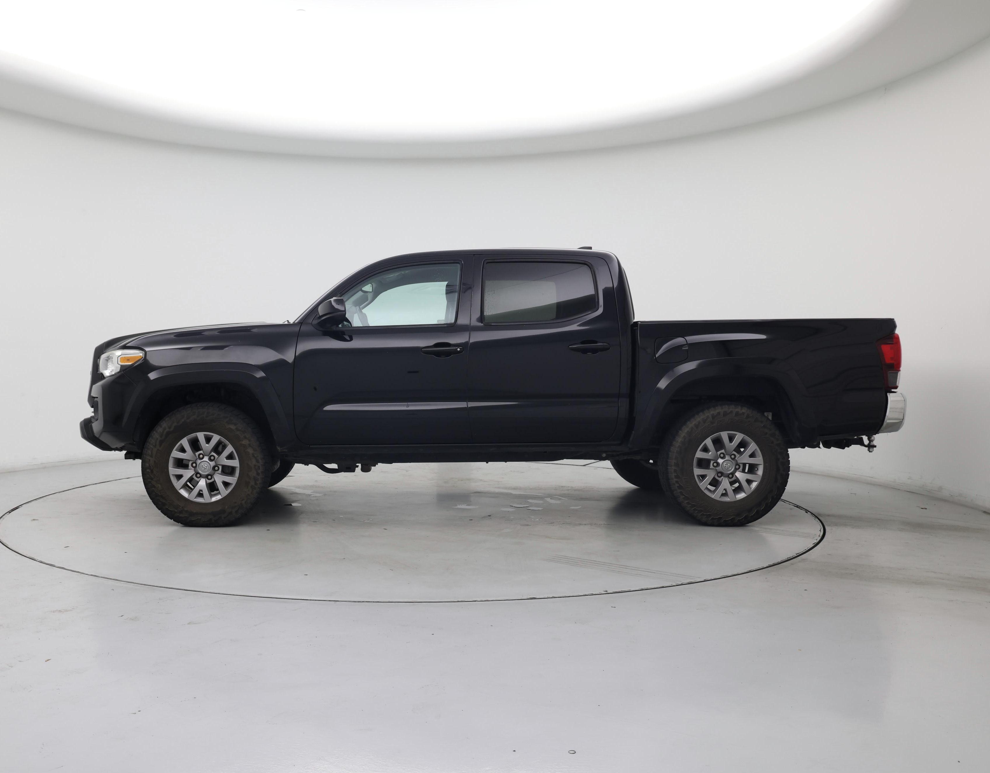 Thumbnail: 2018 Toyota Tacoma - 3