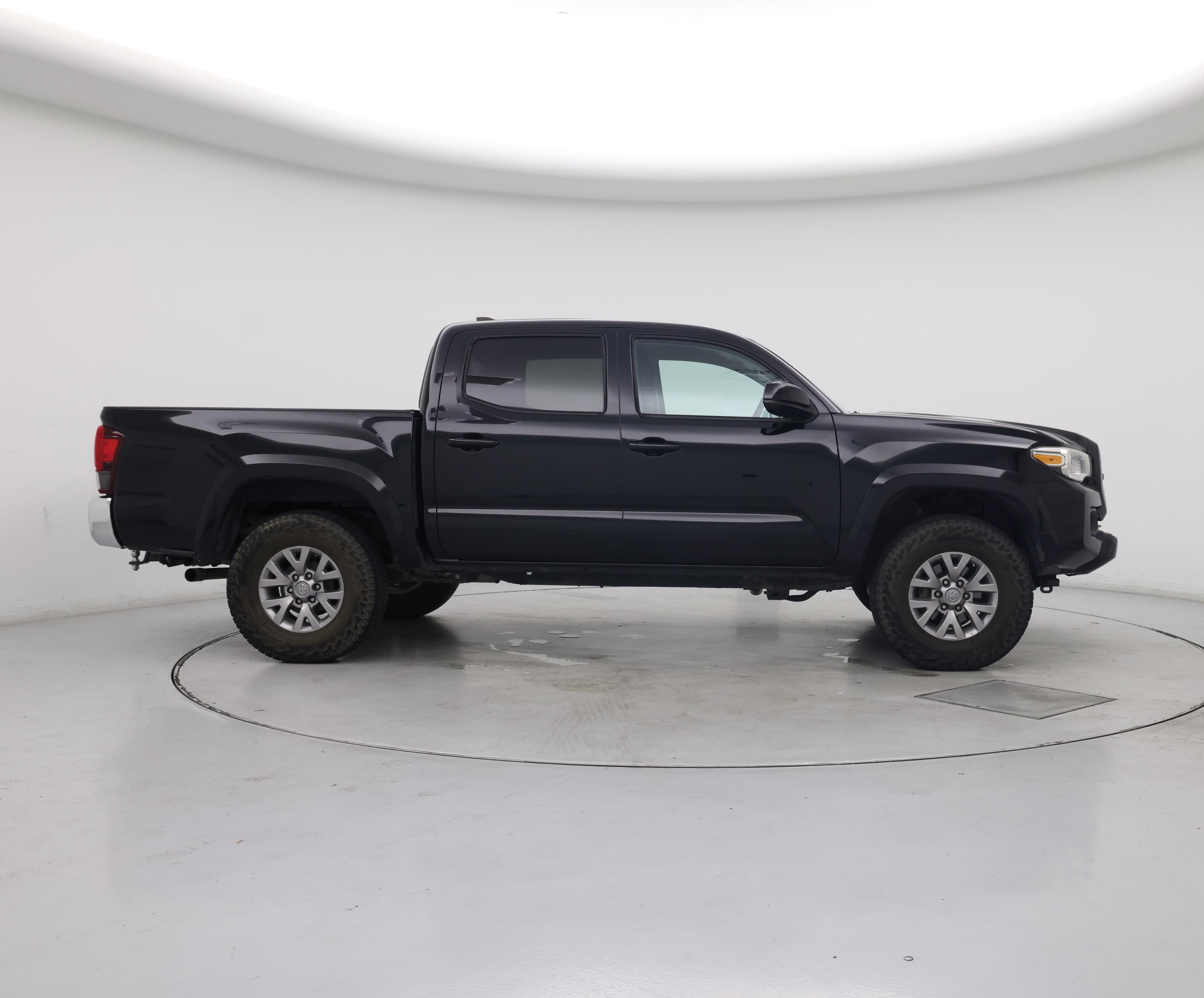 Thumbnail: 2018 Toyota Tacoma - 7