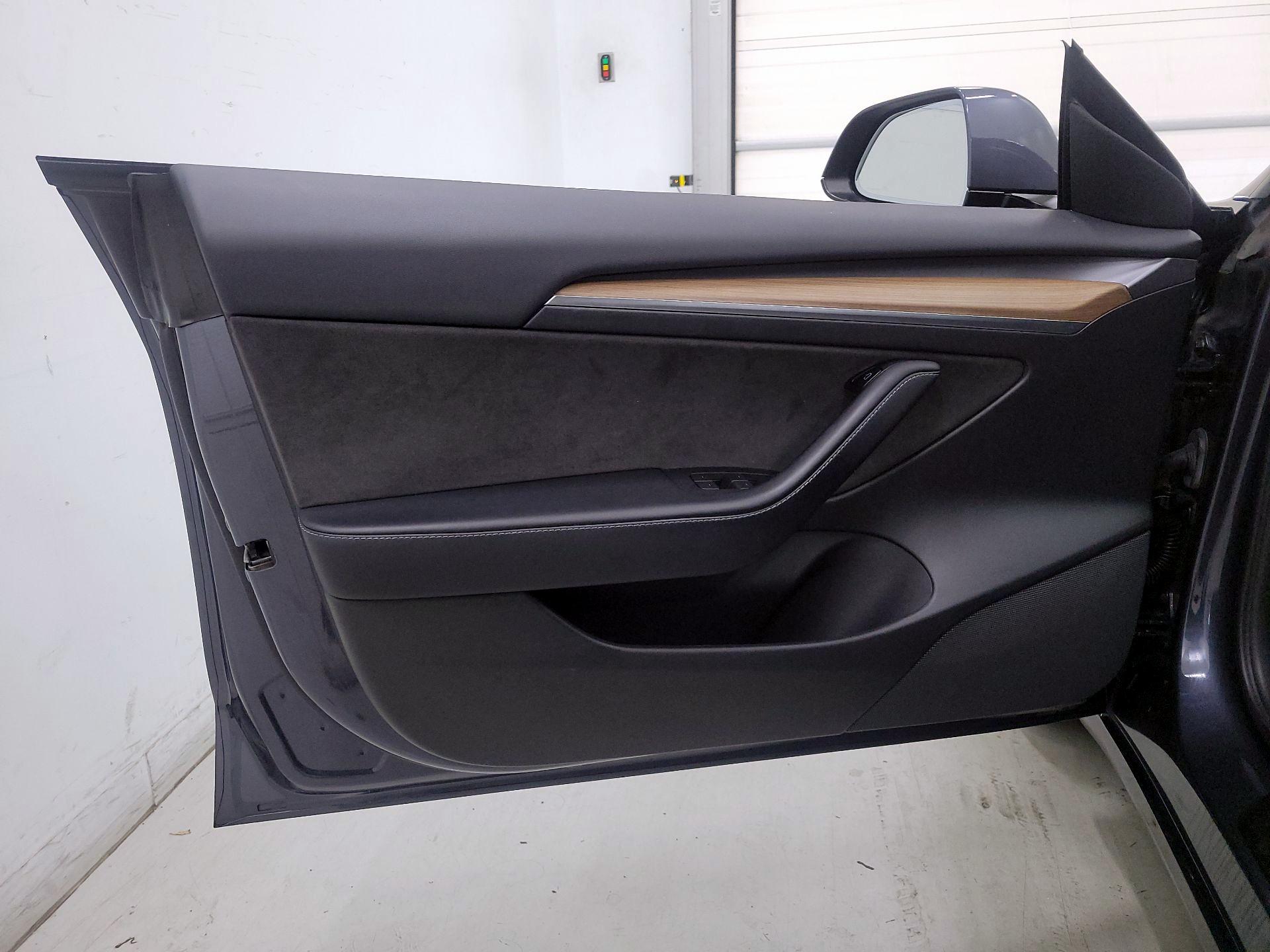Thumbnail: 2022 Tesla Model 3 - 12