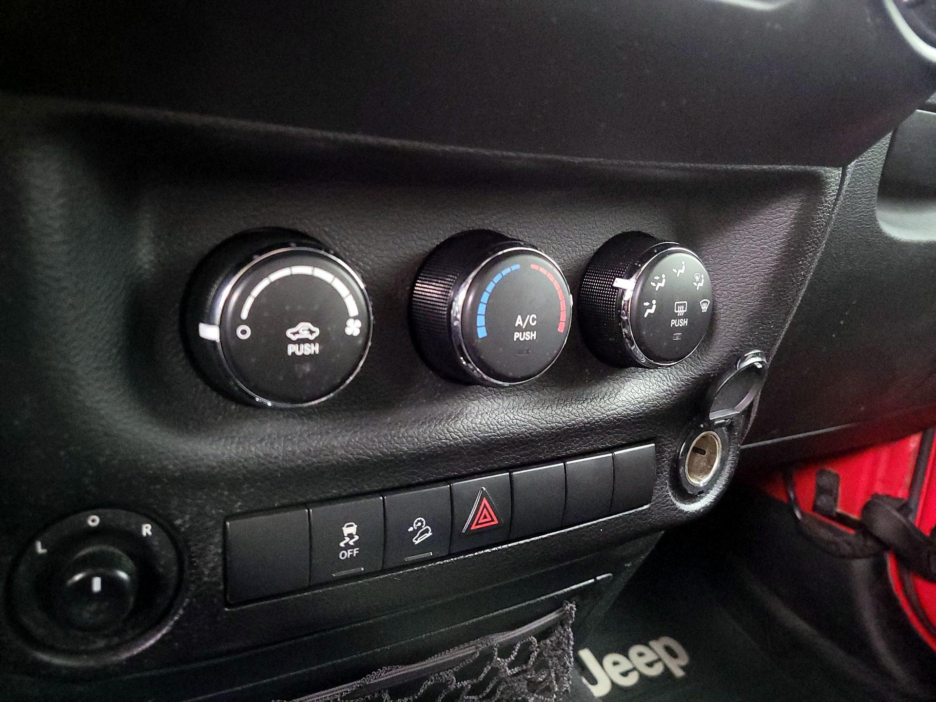 Thumbnail: 2017 Jeep Wrangler - 14