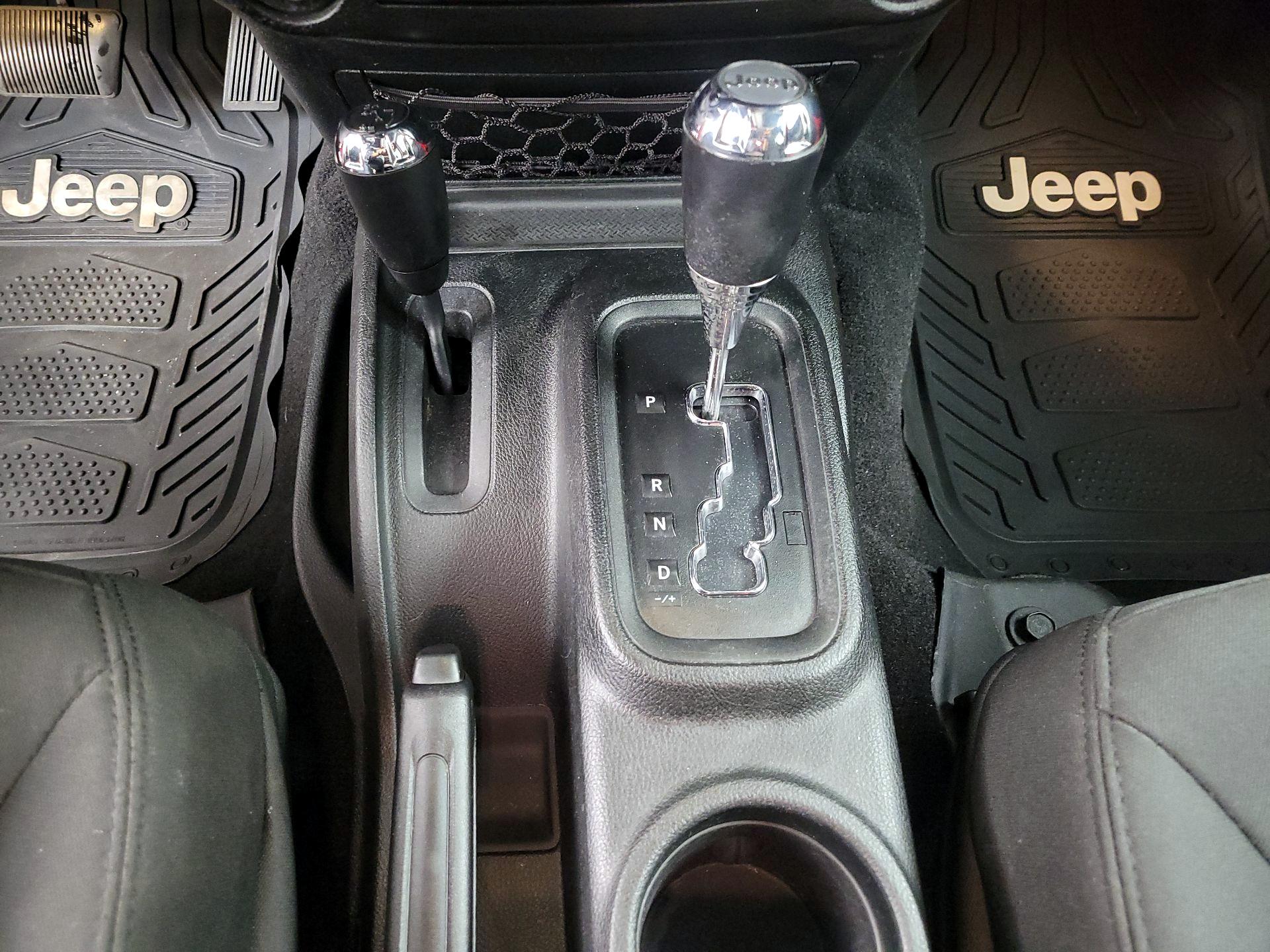 Thumbnail: 2017 Jeep Wrangler - 15