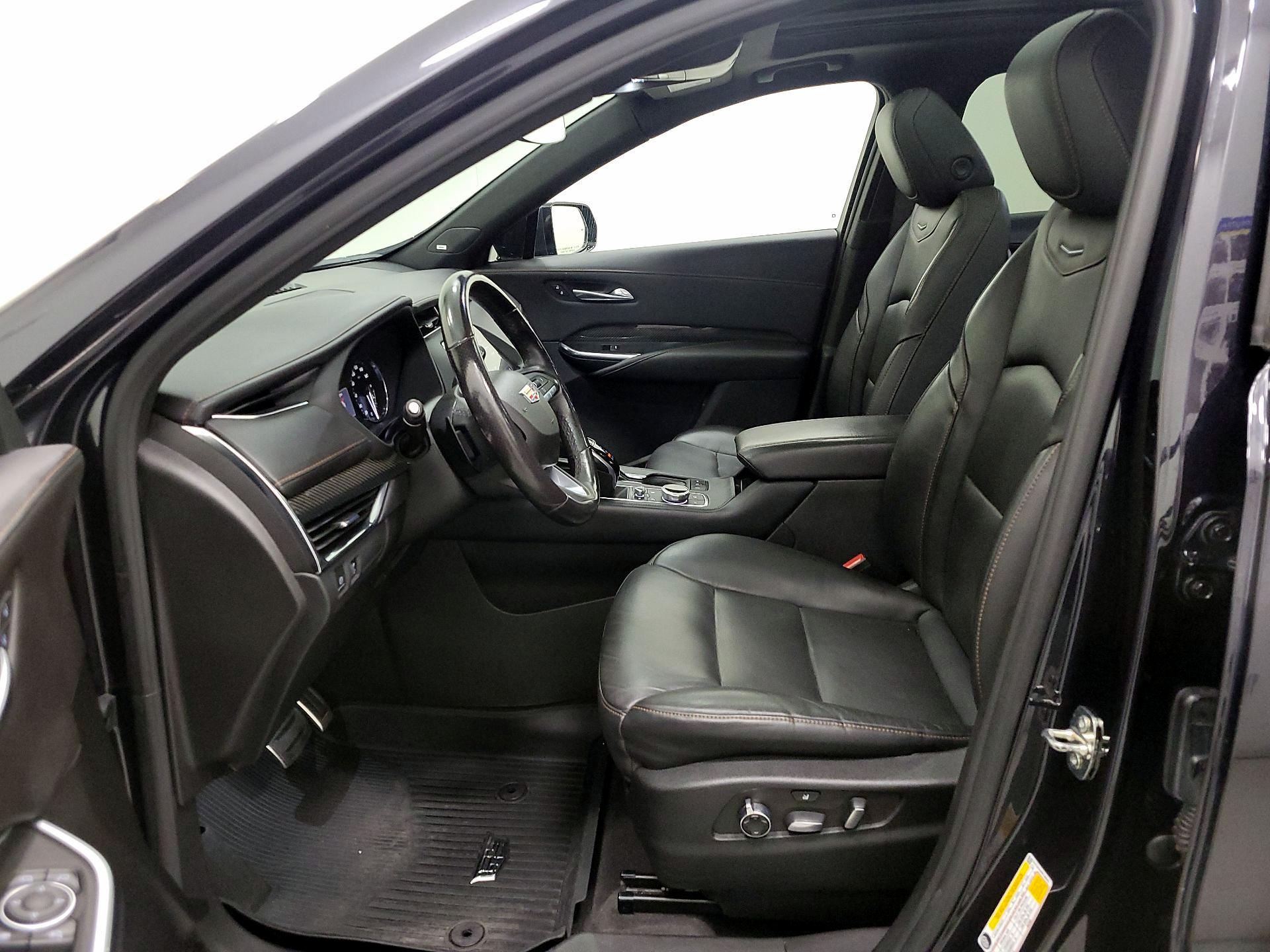 Thumbnail: 2023 Cadillac XT4 - 11