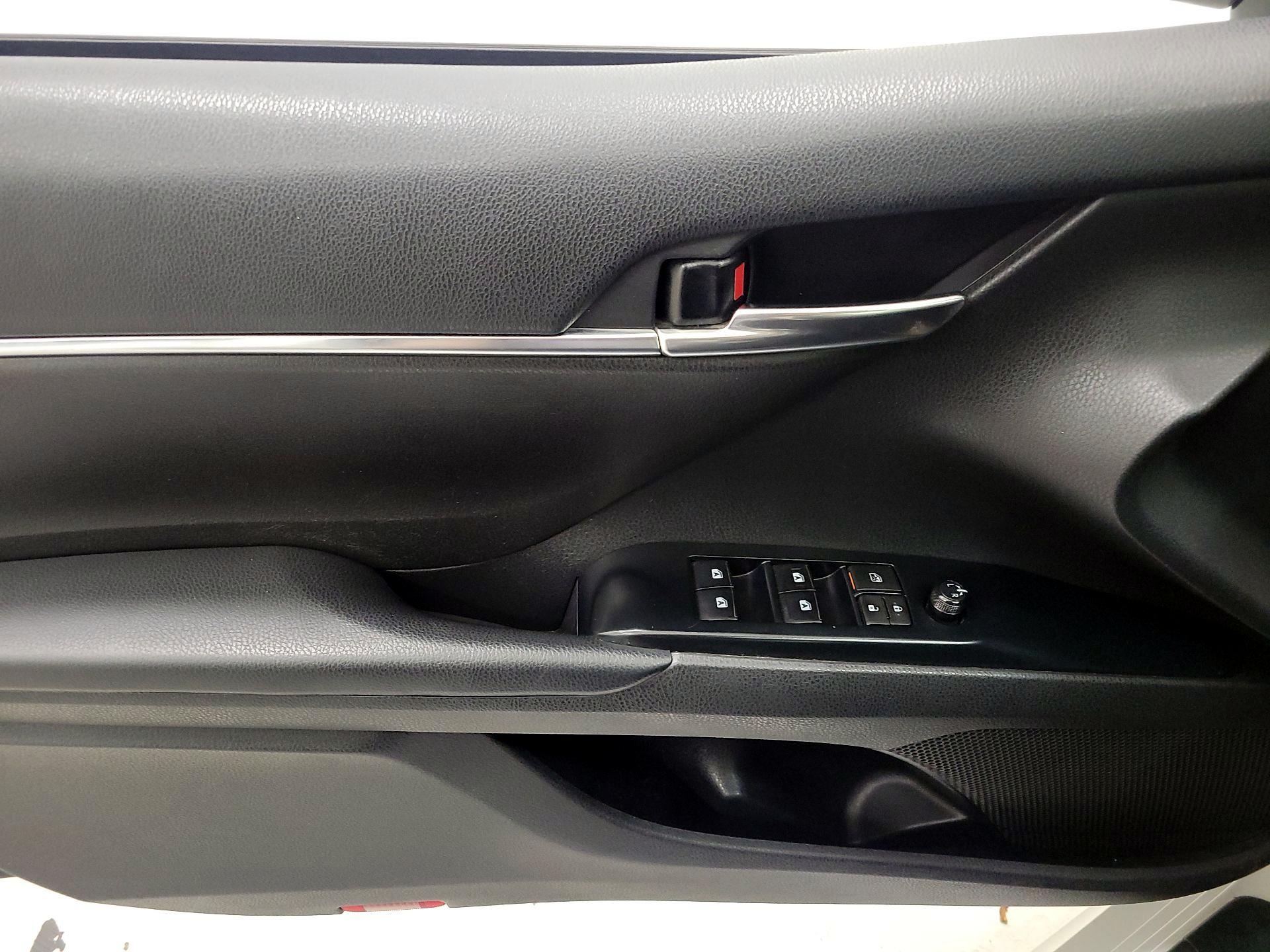 Thumbnail: 2020 Toyota Camry - 12