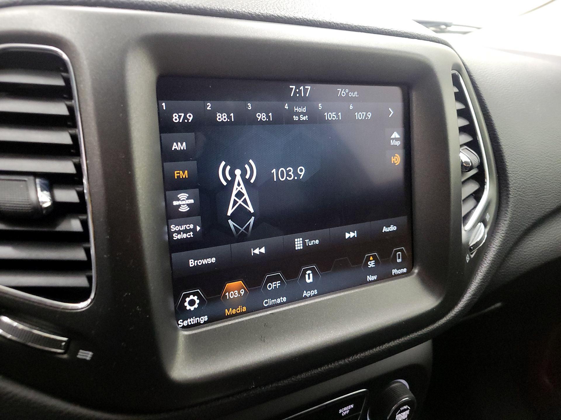 Thumbnail: 2018 Jeep Compass - 16