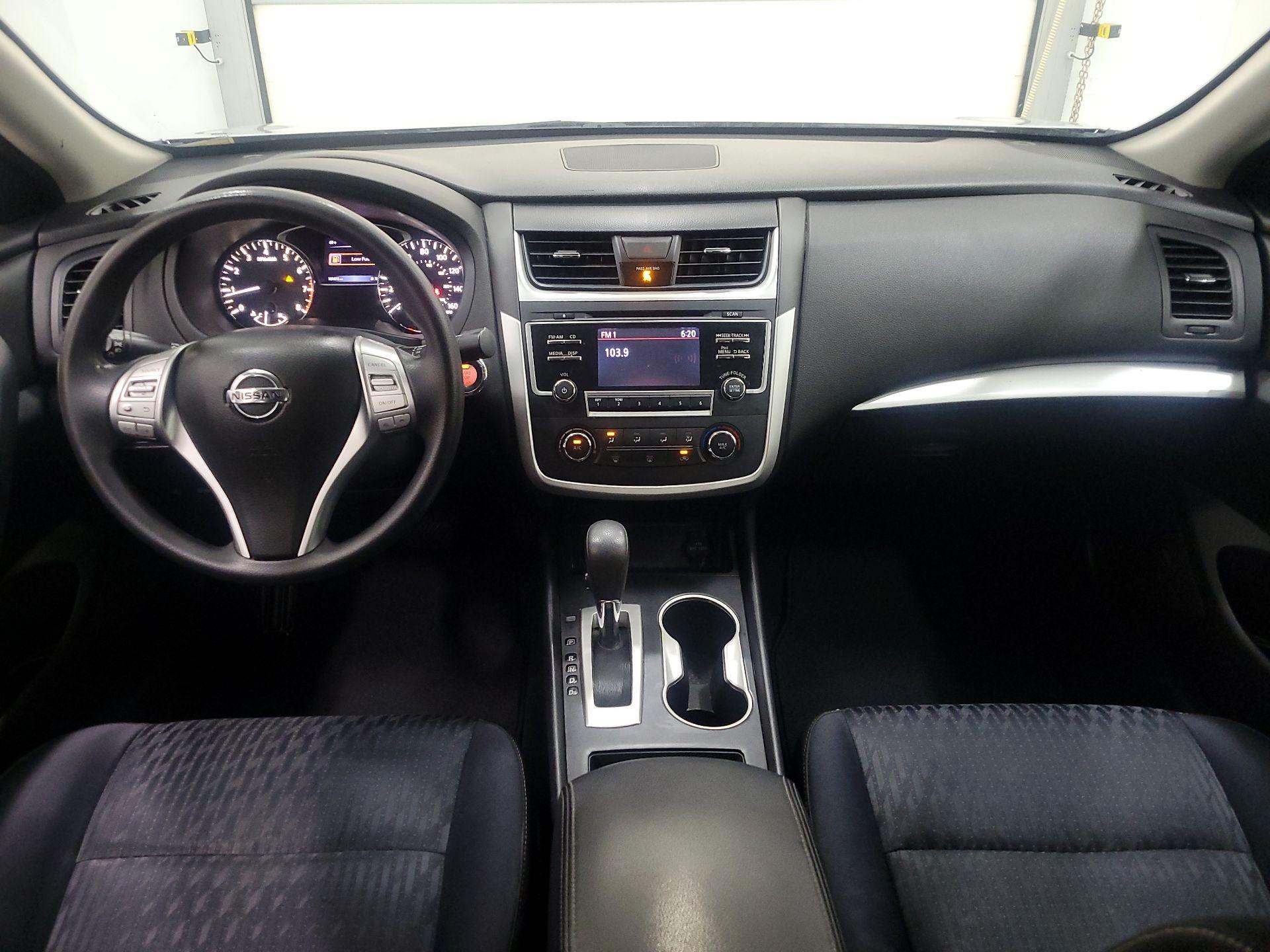 Thumbnail: 2017 Nissan Altima - 9