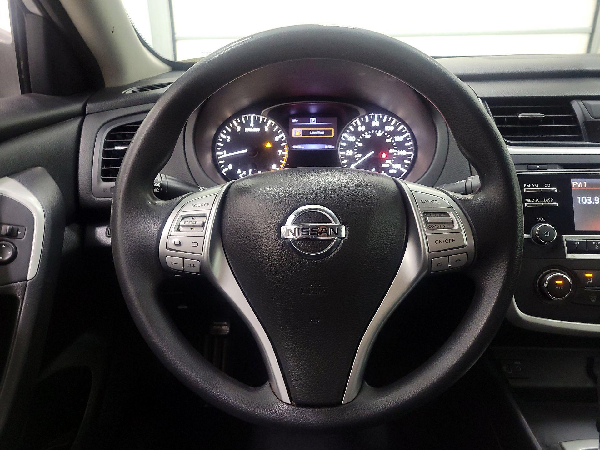 Thumbnail: 2017 Nissan Altima - 10
