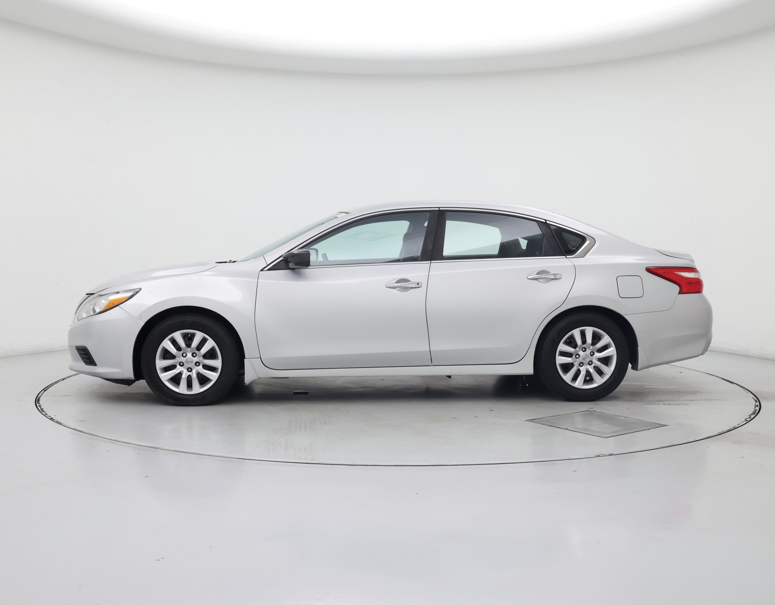 Thumbnail: 2017 Nissan Altima - 3