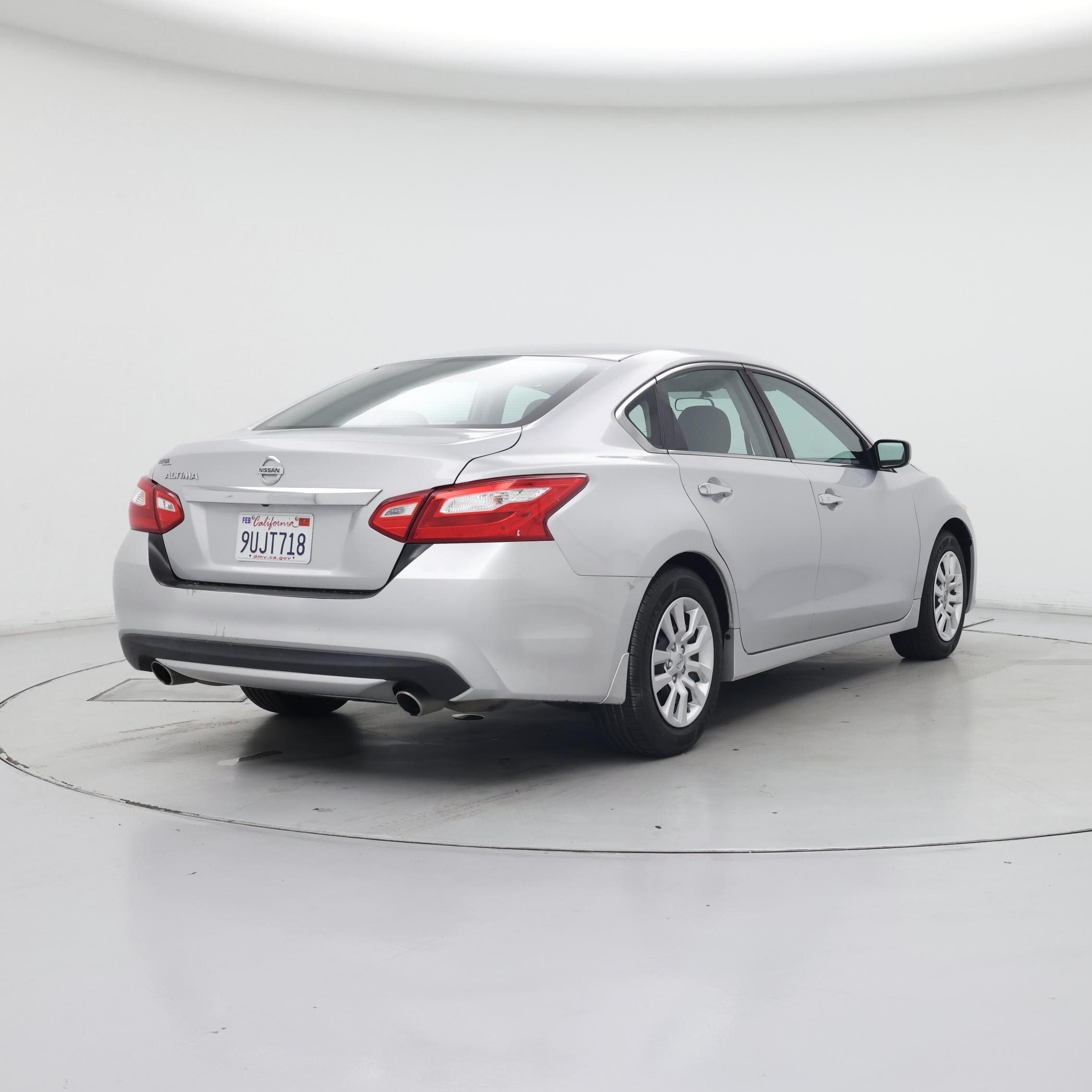 Thumbnail: 2017 Nissan Altima - 8