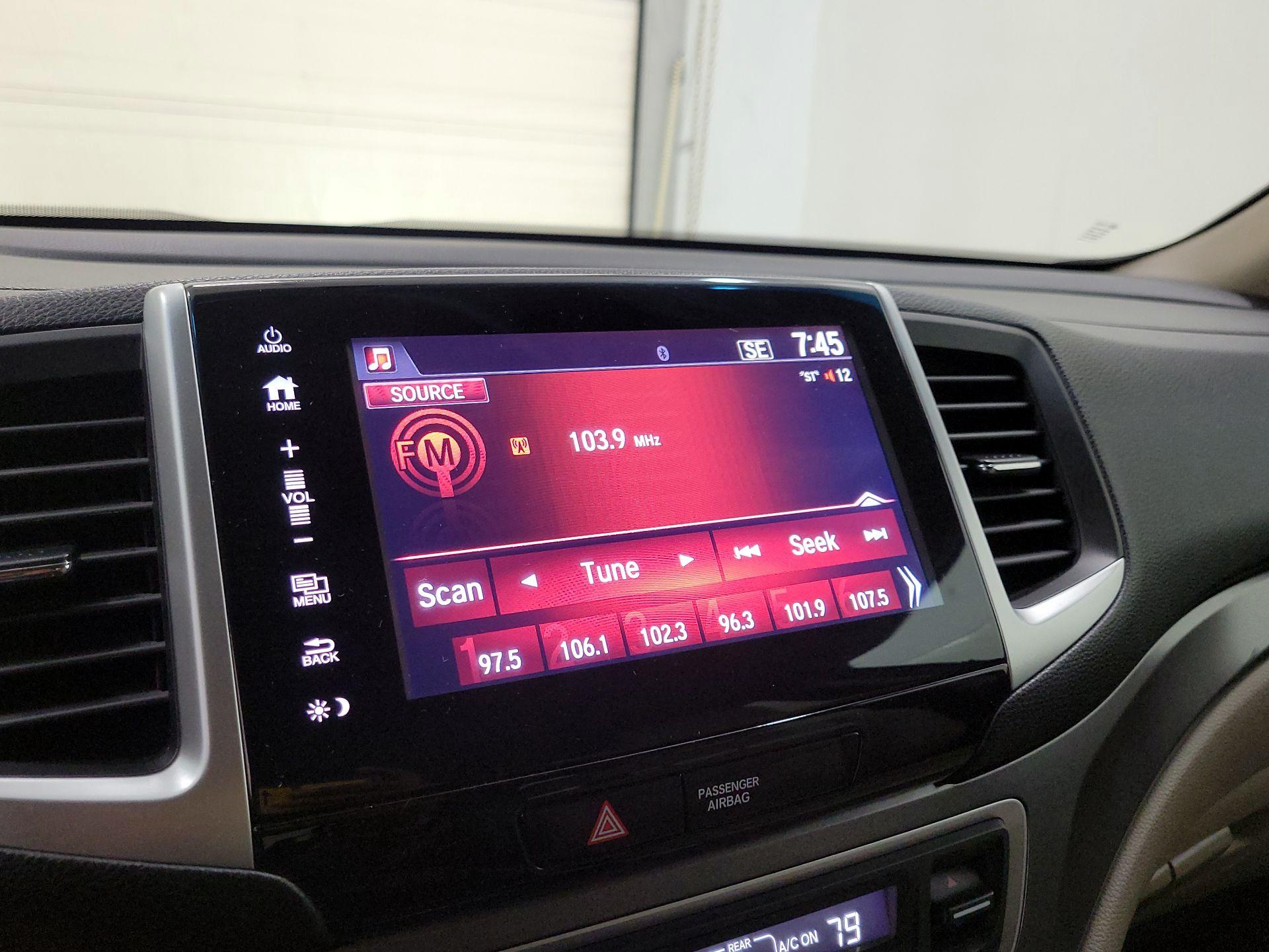 Thumbnail: 2018 Honda Pilot - 15