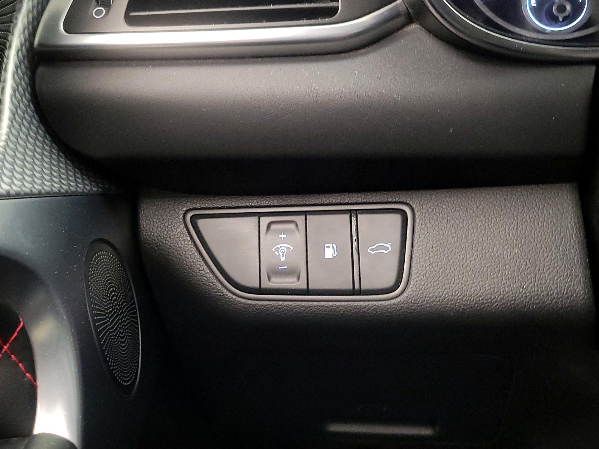 Thumbnail: 2022 Genesis G70 - 13