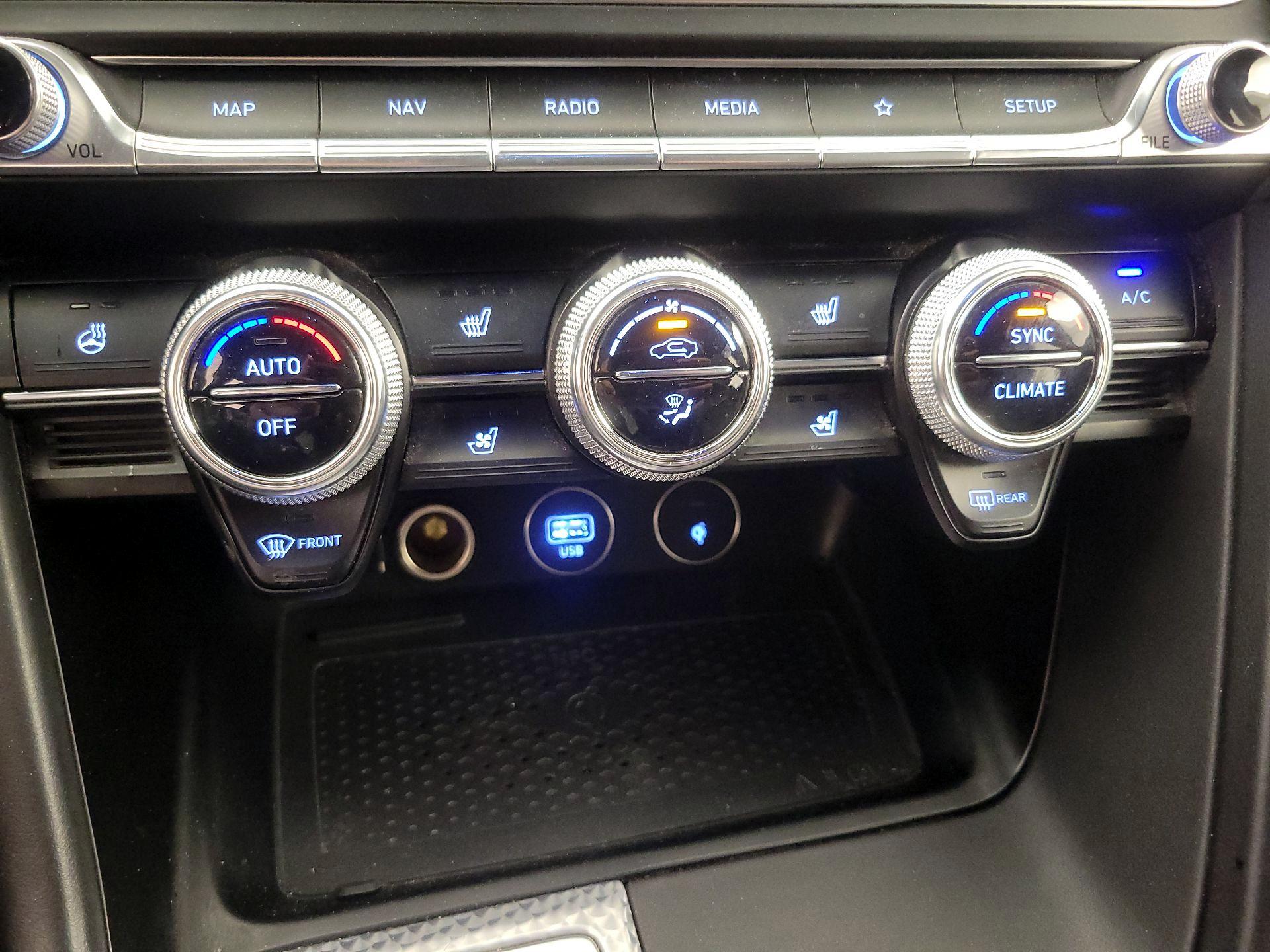 Thumbnail: 2022 Genesis G70 - 17