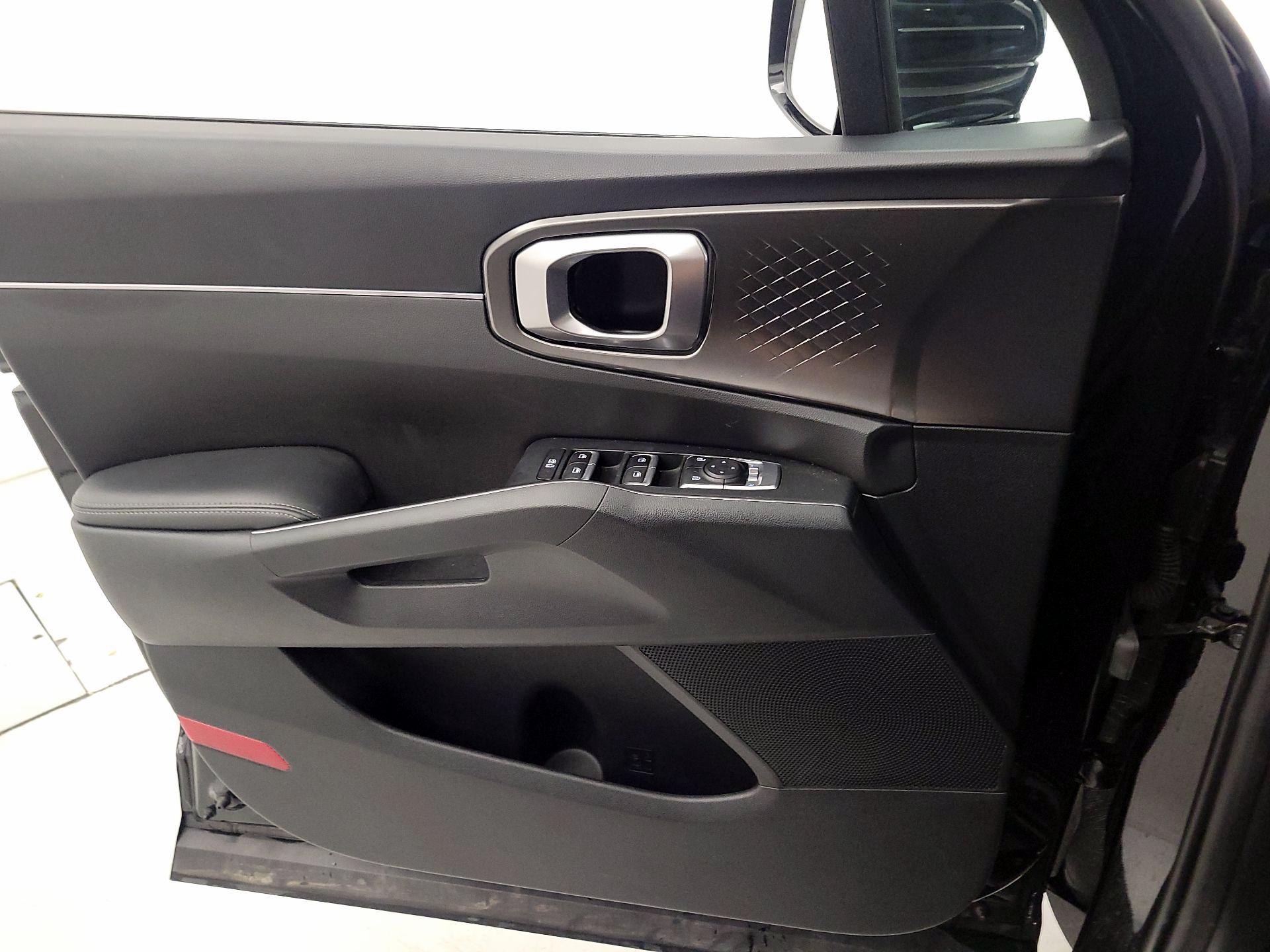 Thumbnail: 2023 Kia Sorento - 12