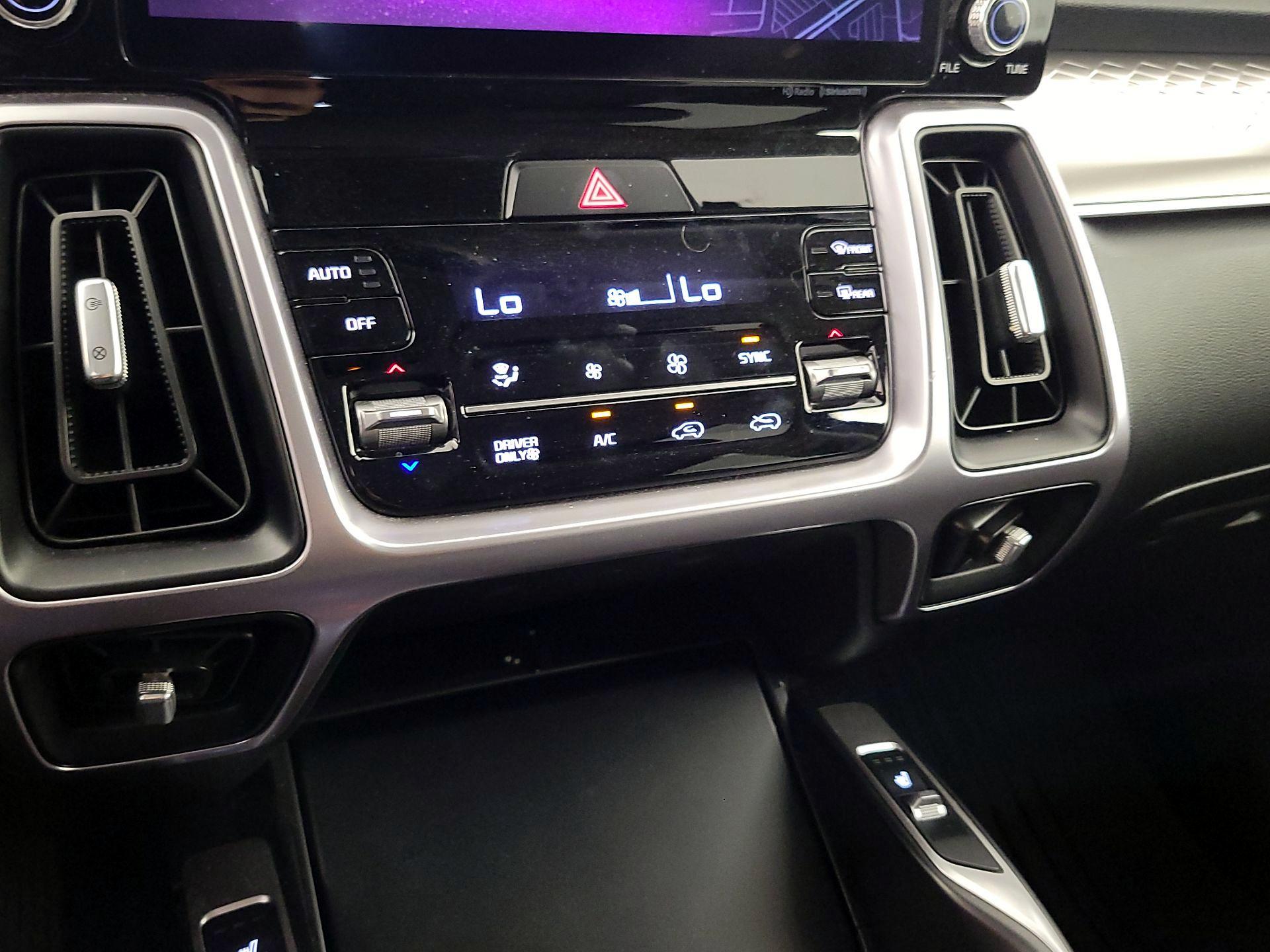 Thumbnail: 2023 Kia Sorento - 17