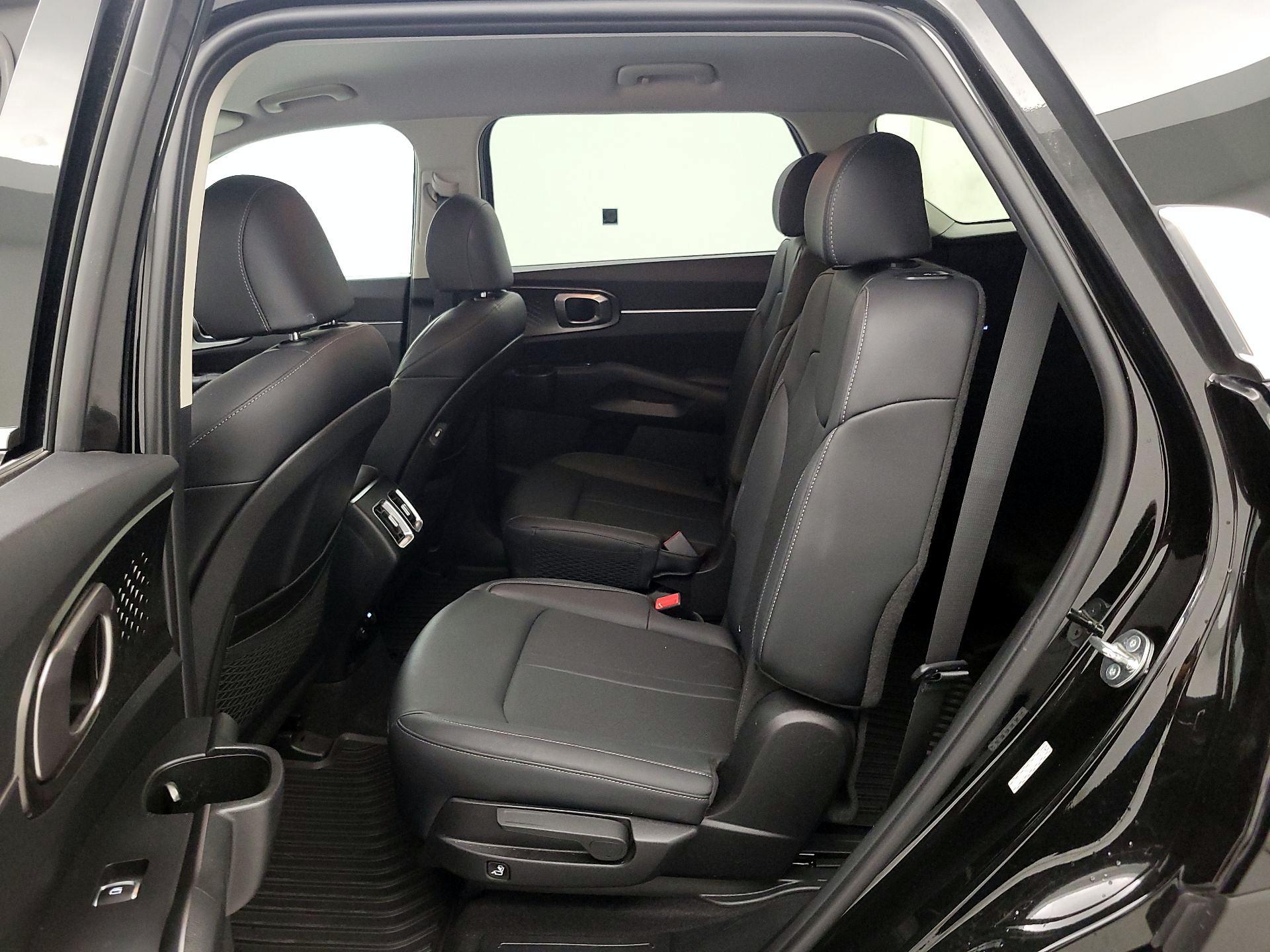 Thumbnail: 2023 Kia Sorento - 20