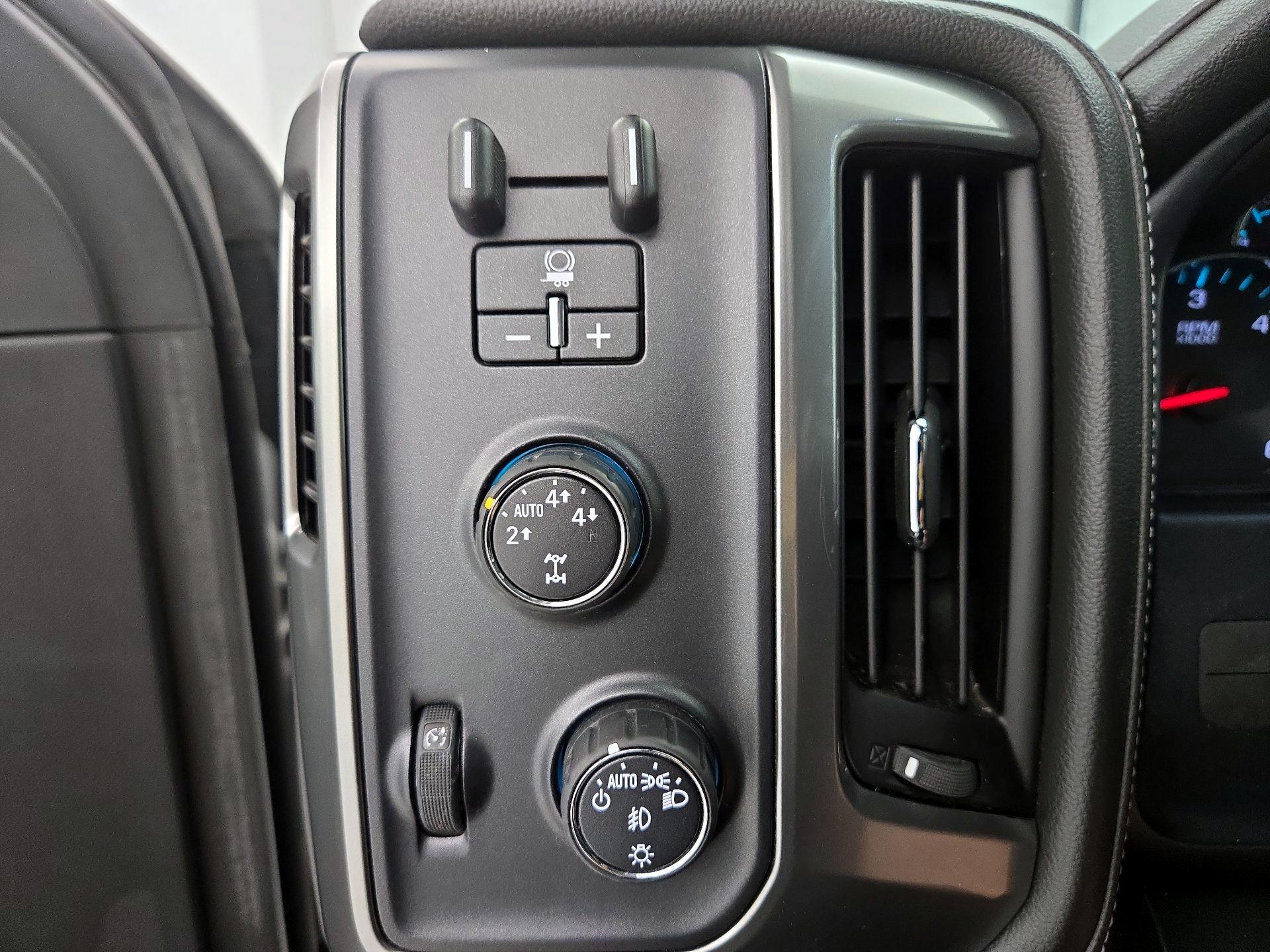 Thumbnail: 2016 Chevrolet Silverado 1500 - 13