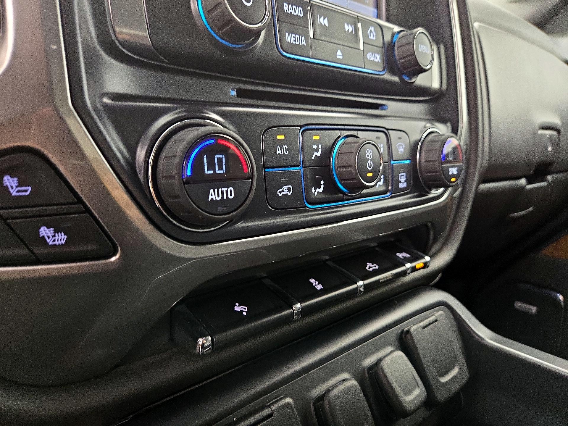 Thumbnail: 2016 Chevrolet Silverado 1500 - 17