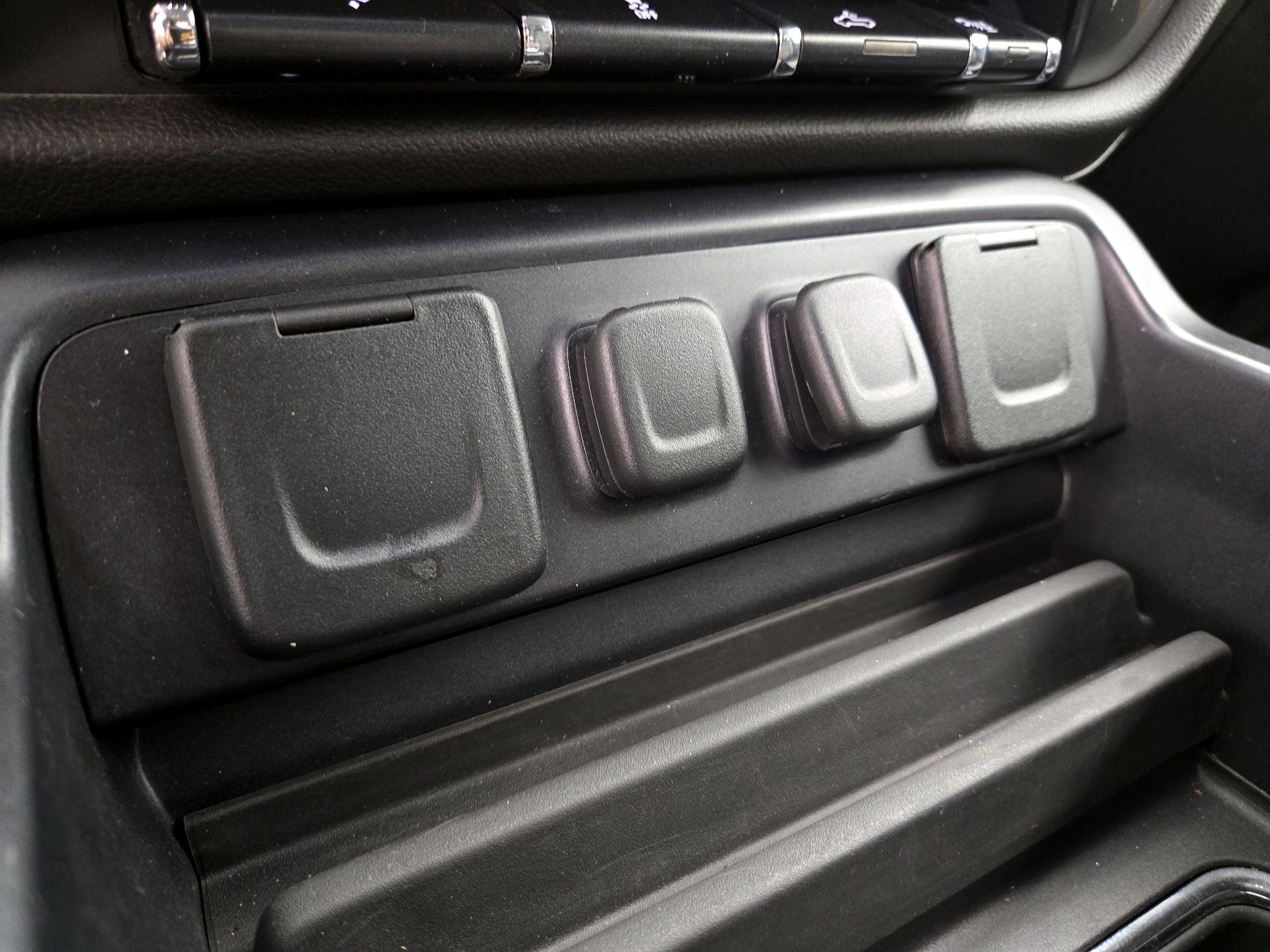 Thumbnail: 2016 Chevrolet Silverado 1500 - 19