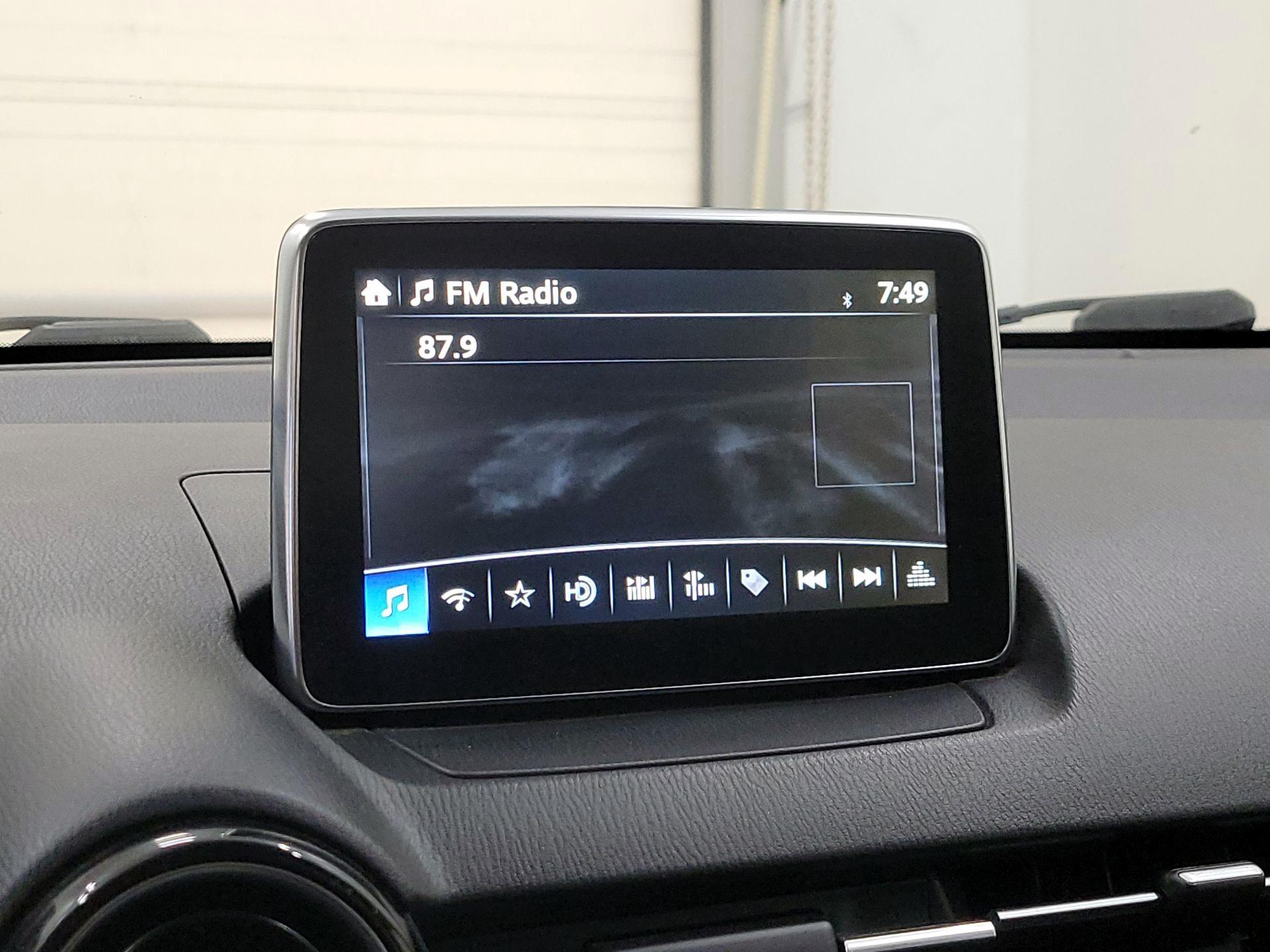 Thumbnail: 2018 Toyota Yaris iA - 15