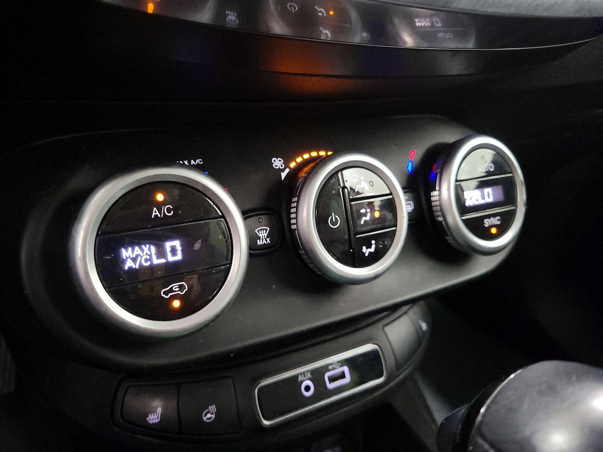 Thumbnail: 2016 Fiat 500X - 16