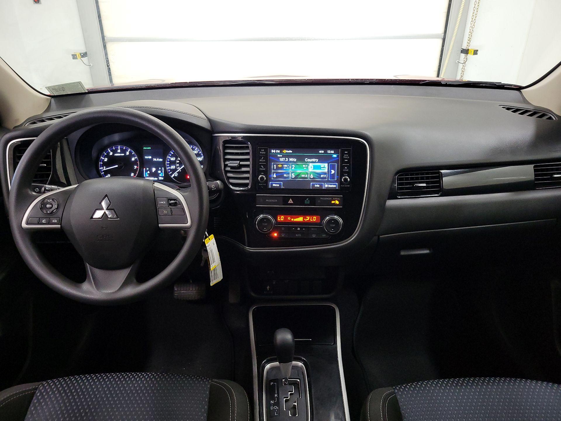 Thumbnail: 2019 Mitsubishi Outlander - 9