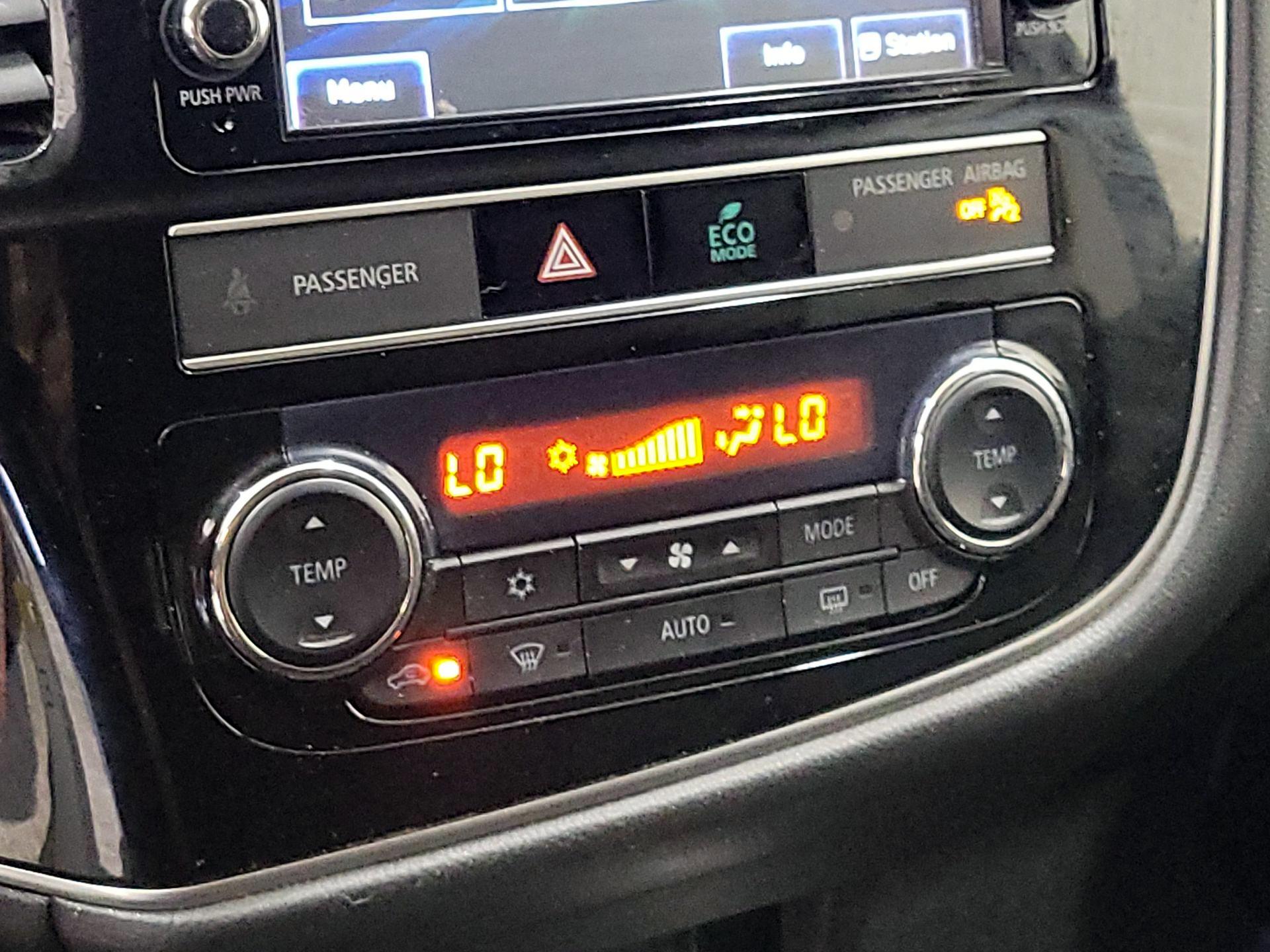 Thumbnail: 2019 Mitsubishi Outlander - 16