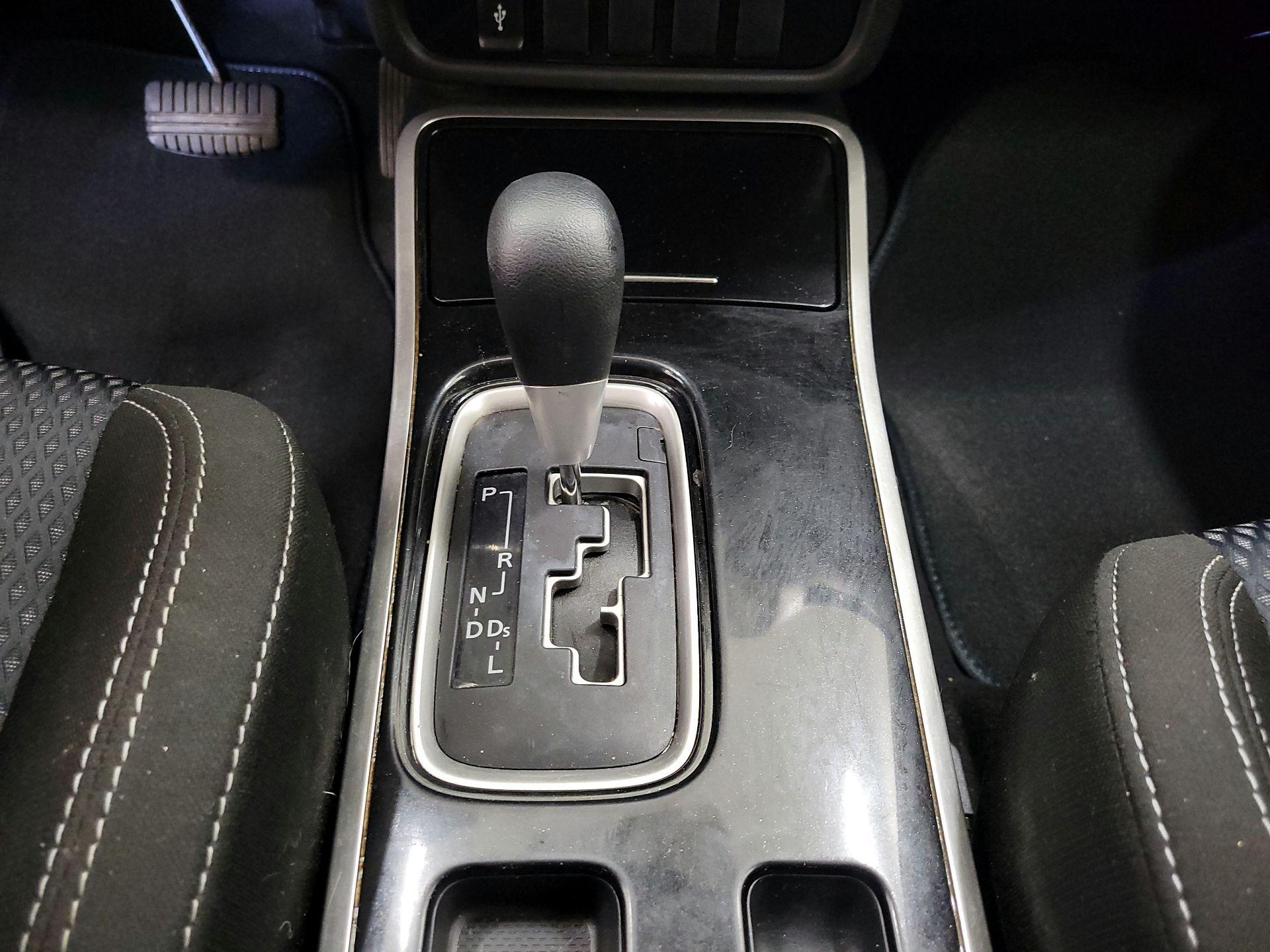 Thumbnail: 2019 Mitsubishi Outlander - 17