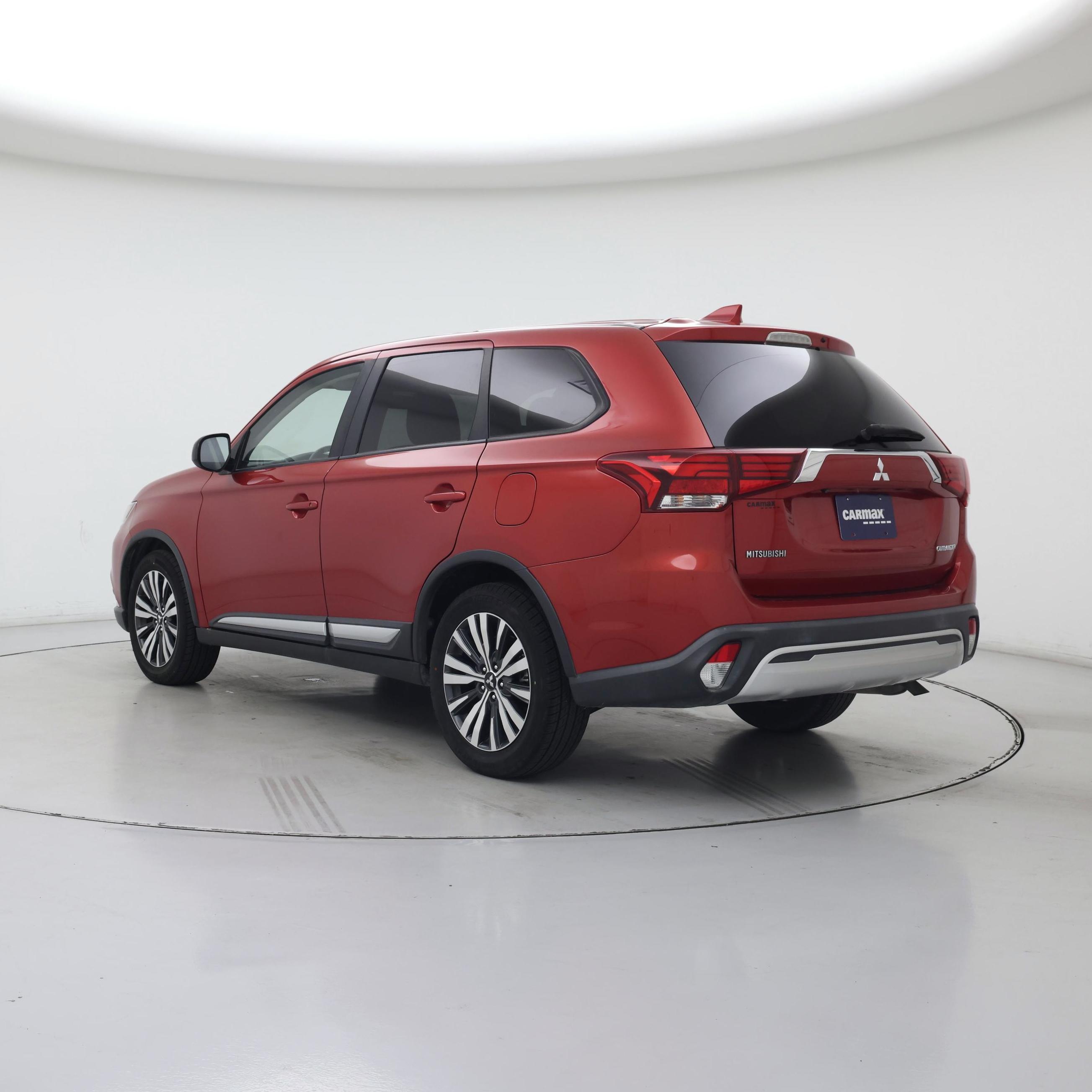 Thumbnail: 2019 Mitsubishi Outlander - 2