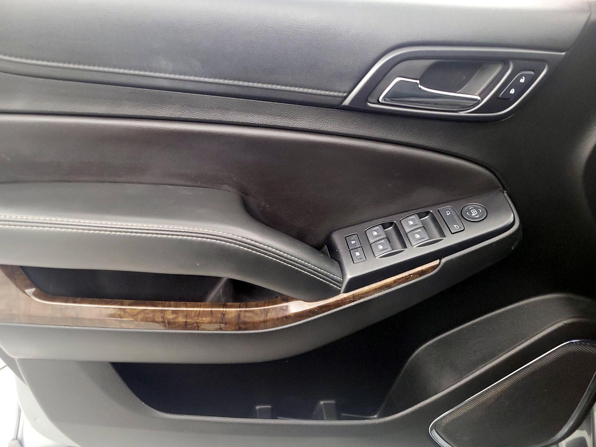 Thumbnail: 2018 Chevrolet Suburban - 12