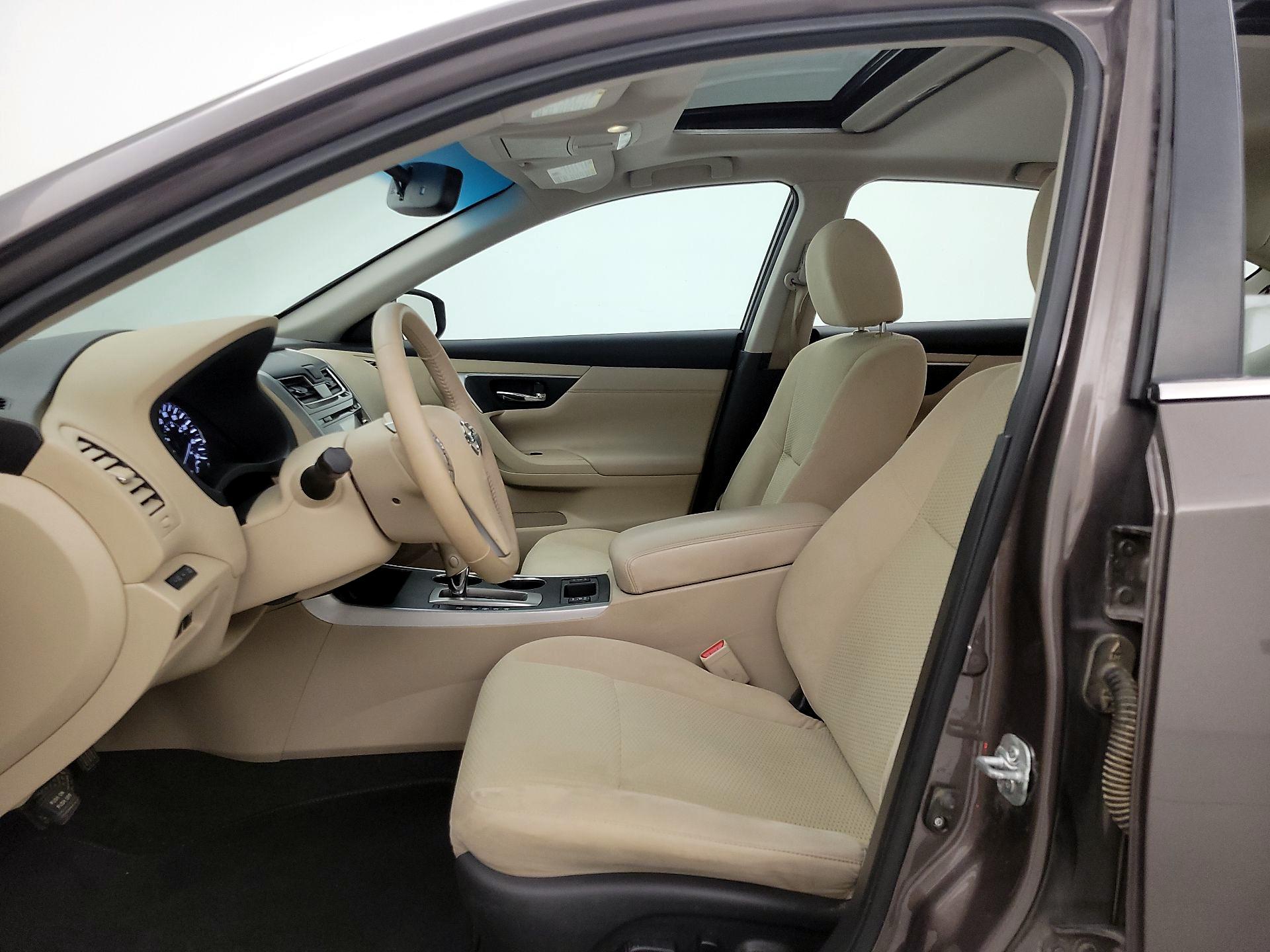 Thumbnail: 2015 Nissan Altima - 11