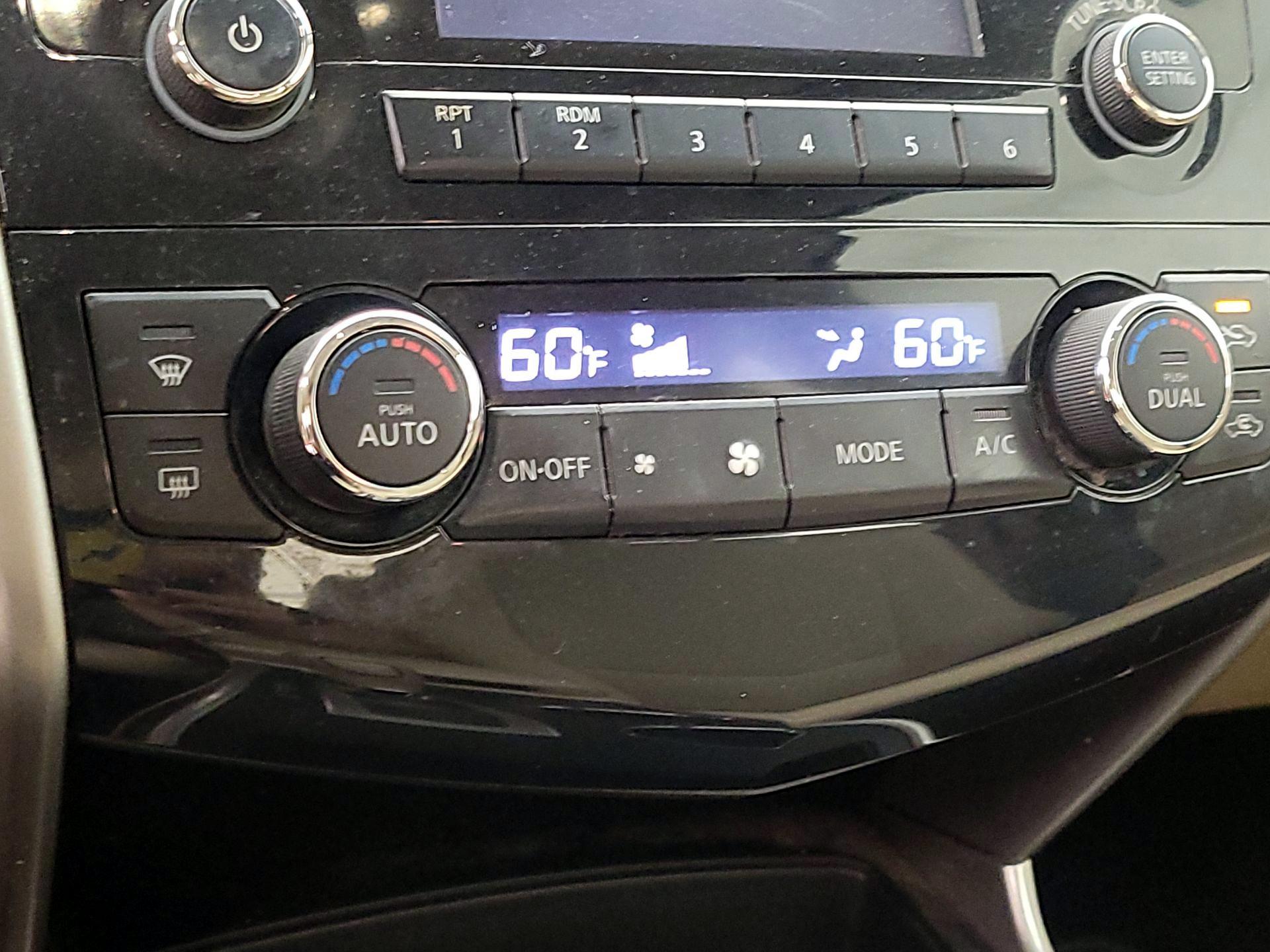 Thumbnail: 2015 Nissan Altima - 16