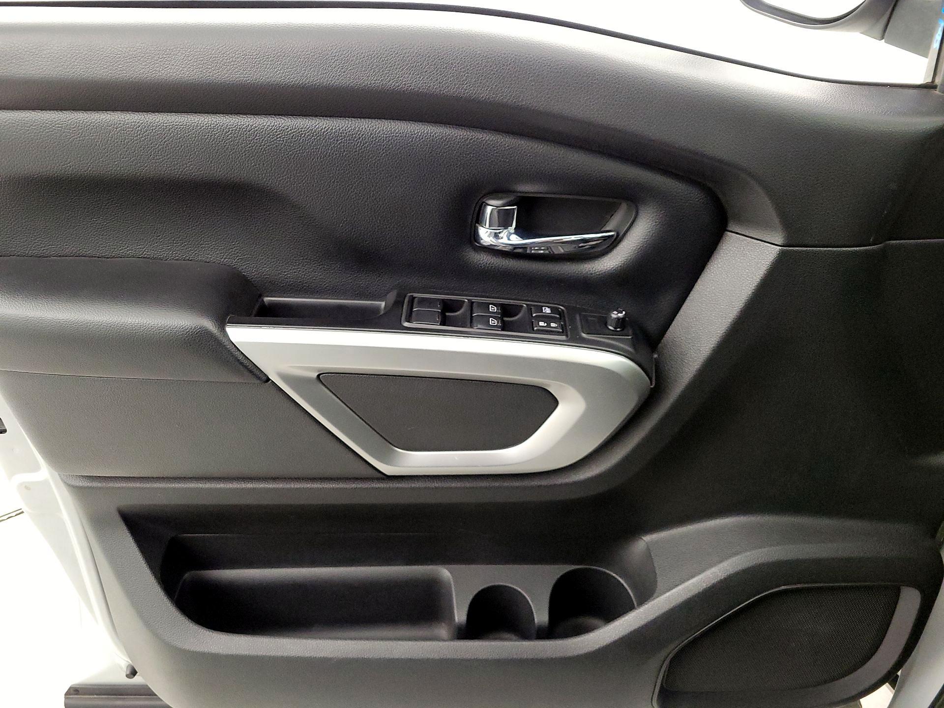 Thumbnail: 2017 Nissan Titan - 12