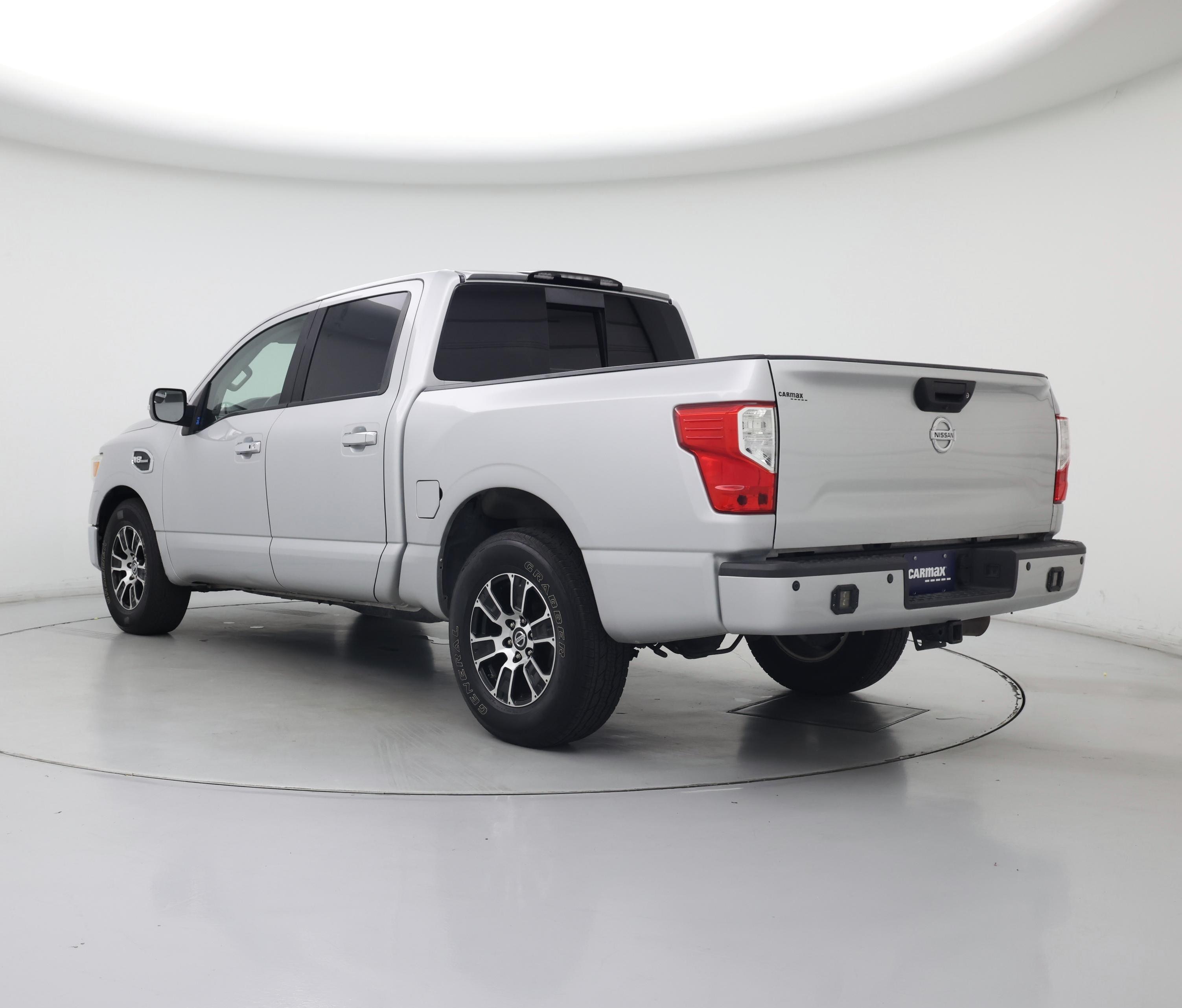 Thumbnail: 2017 Nissan Titan - 2