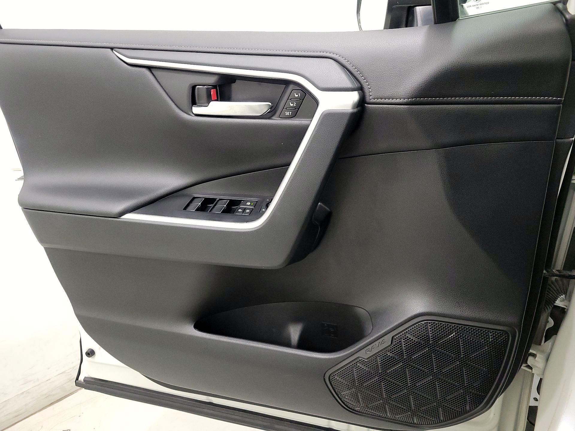 Thumbnail: 2021 Toyota RAV4 - 12