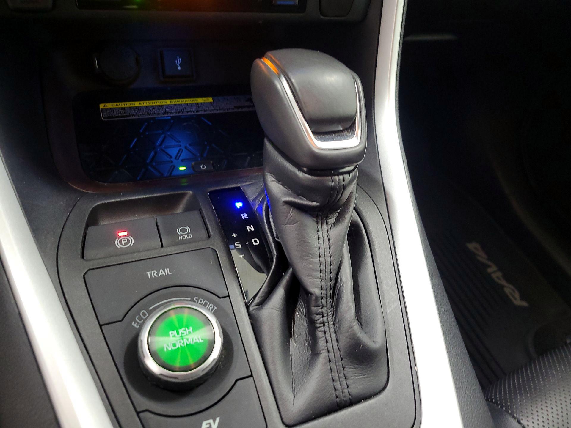 Thumbnail: 2021 Toyota RAV4 - 17