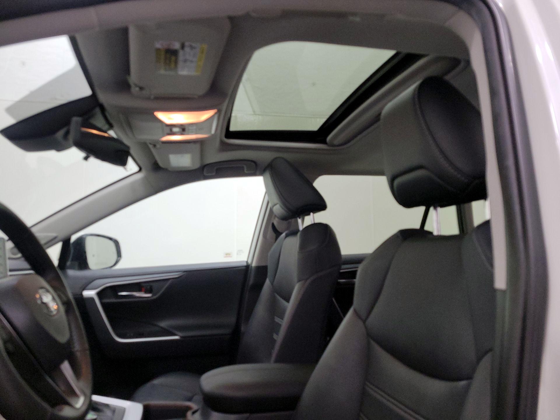 Thumbnail: 2021 Toyota RAV4 - 19