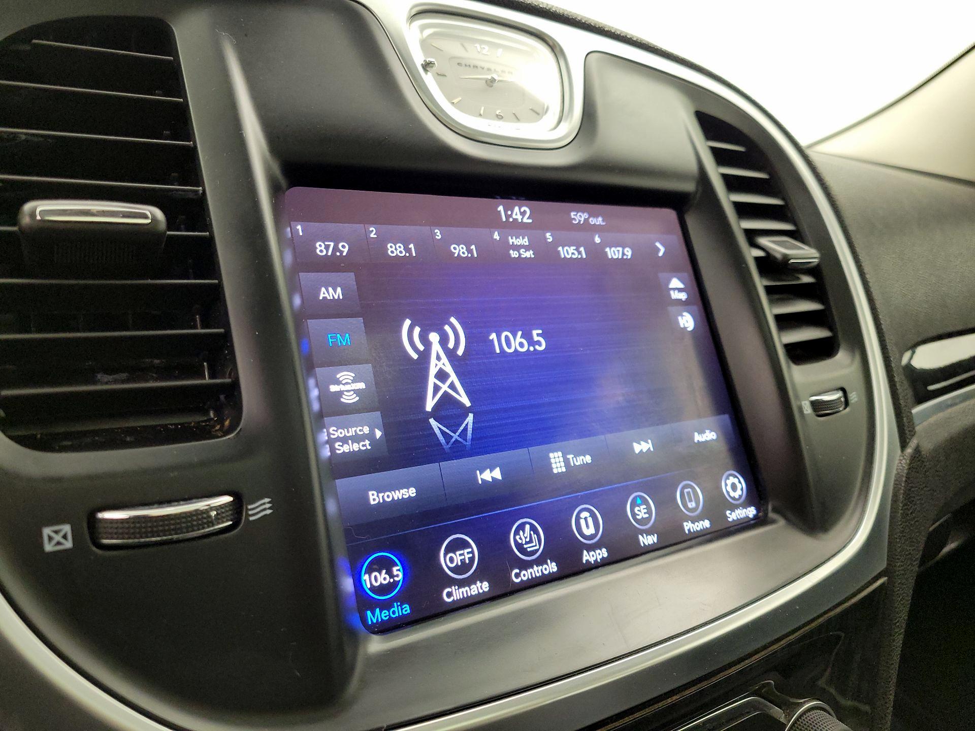 Thumbnail: 2020 Chrysler 300 - 16