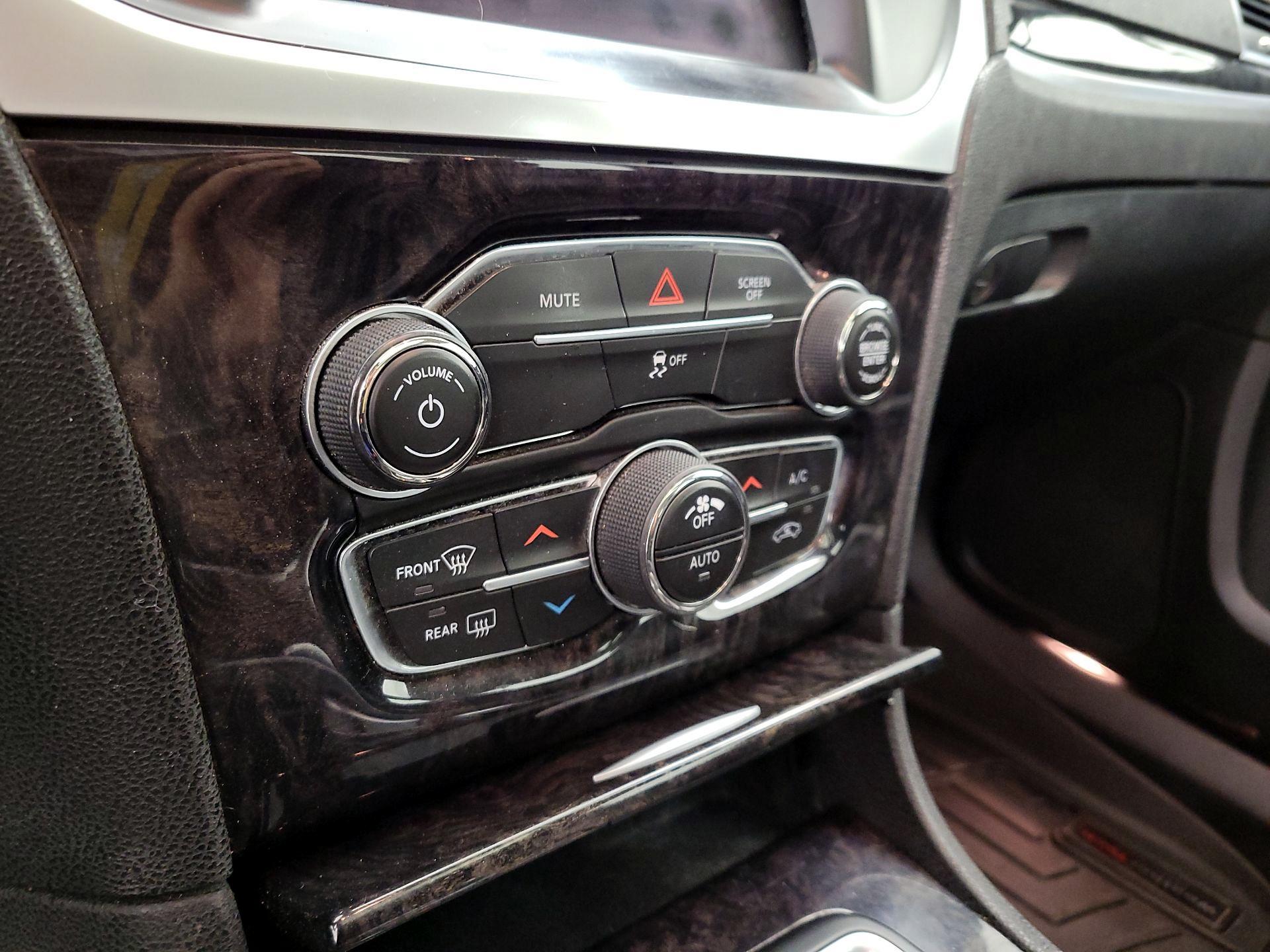 Thumbnail: 2020 Chrysler 300 - 17