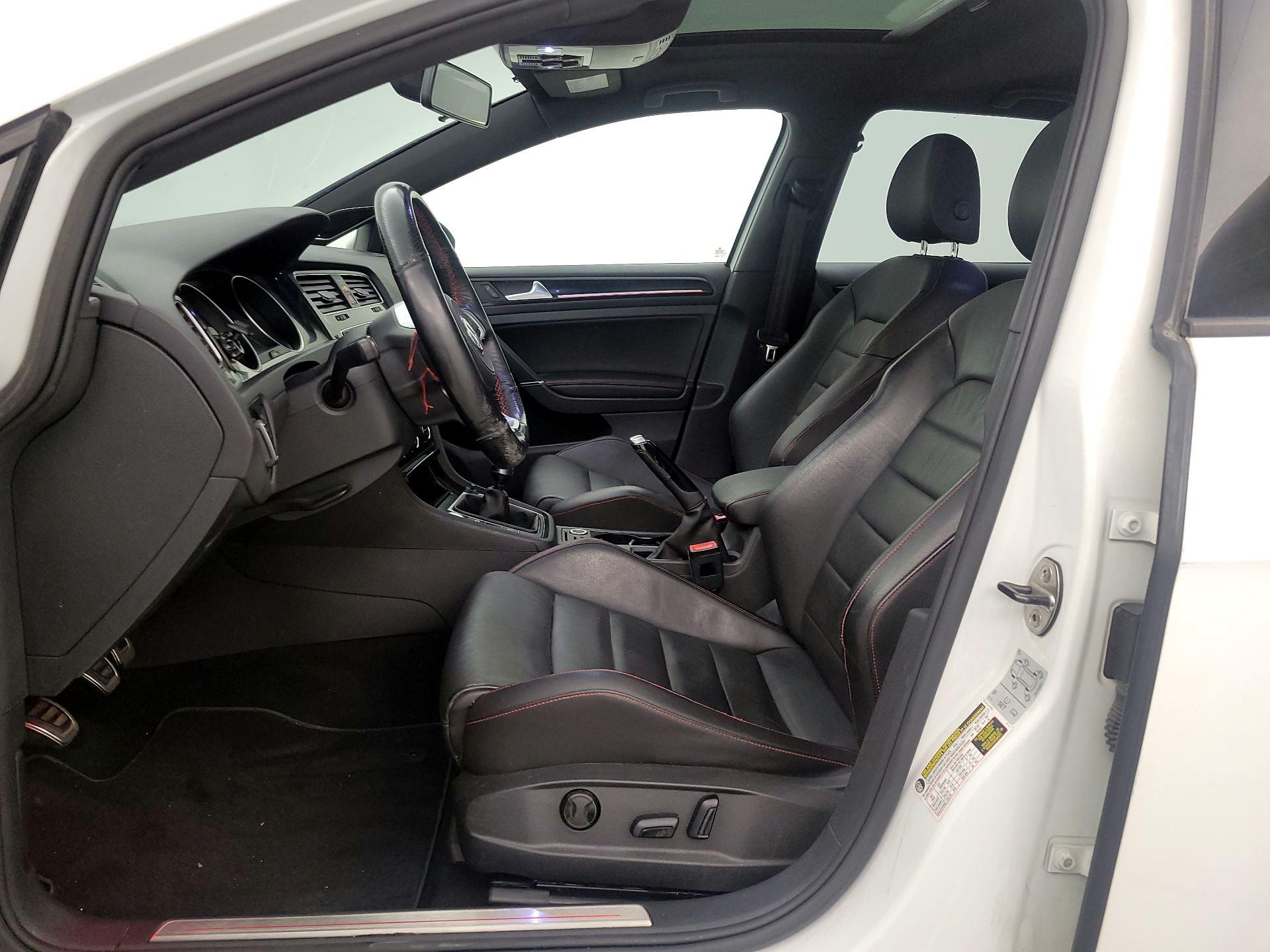 Thumbnail: 2017 Volkswagen Golf - 11