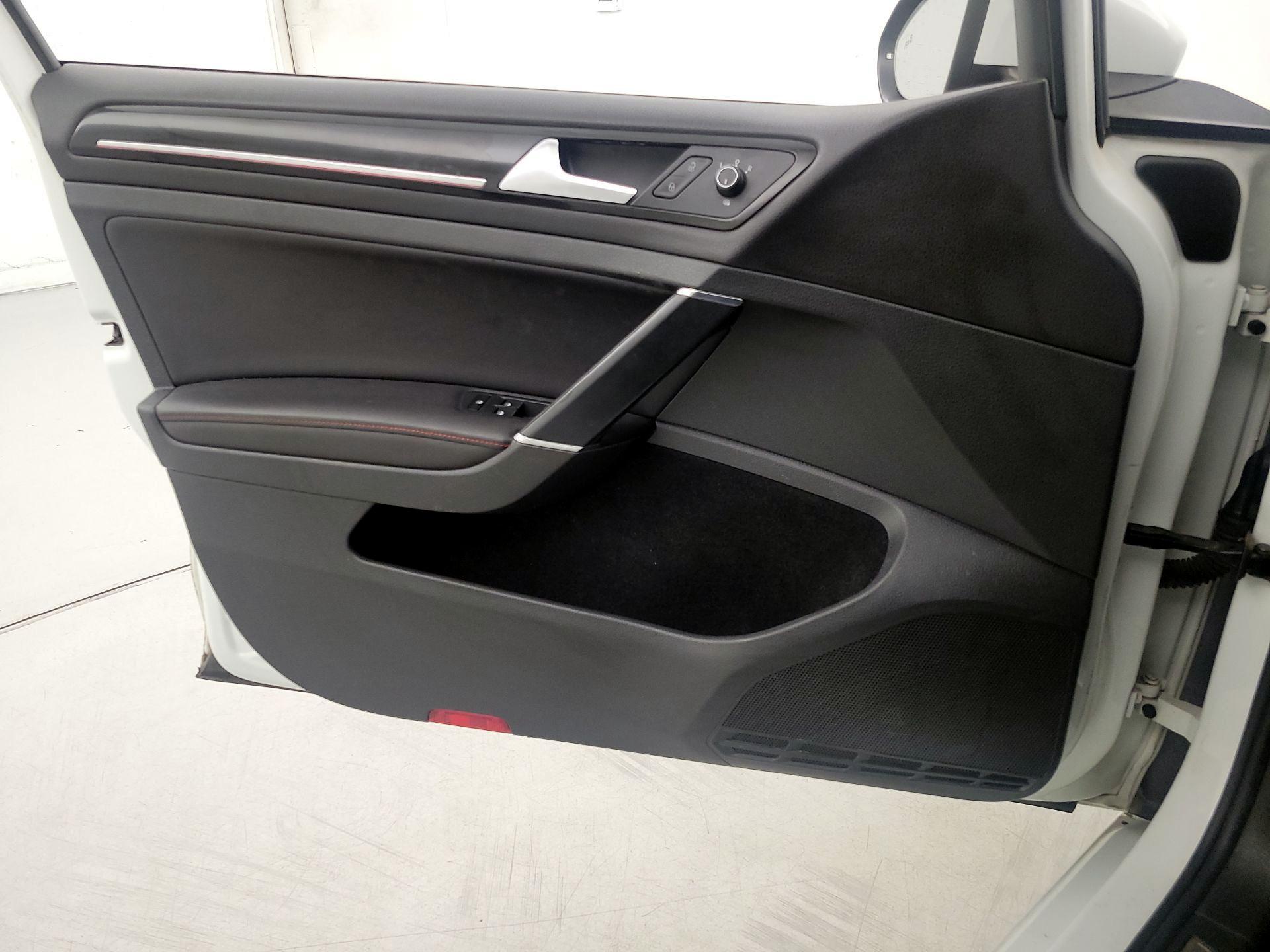 Thumbnail: 2017 Volkswagen Golf - 12