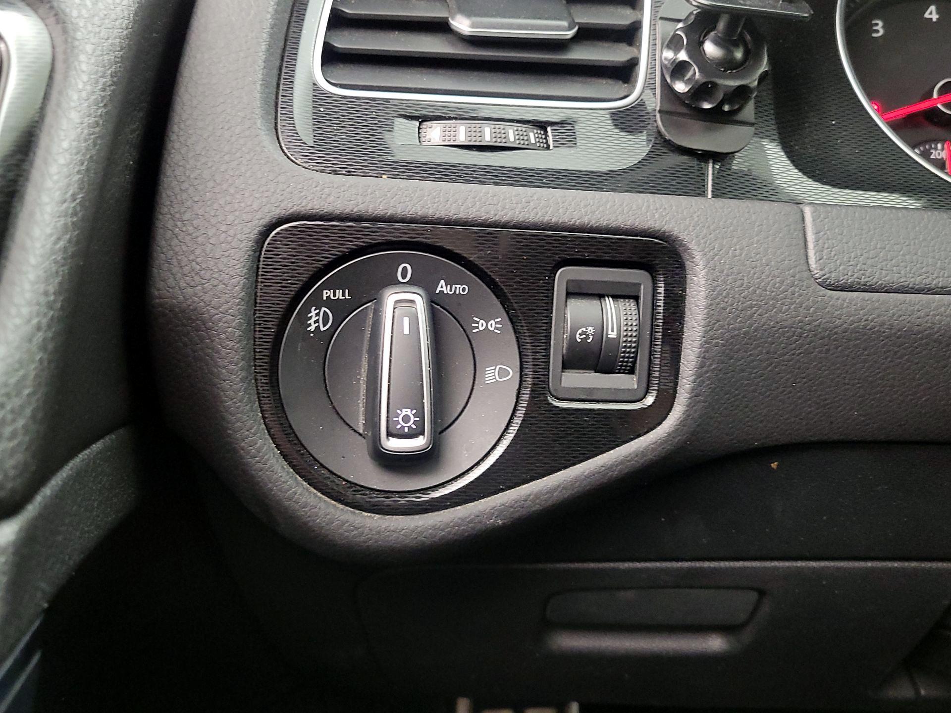 Thumbnail: 2017 Volkswagen Golf - 13