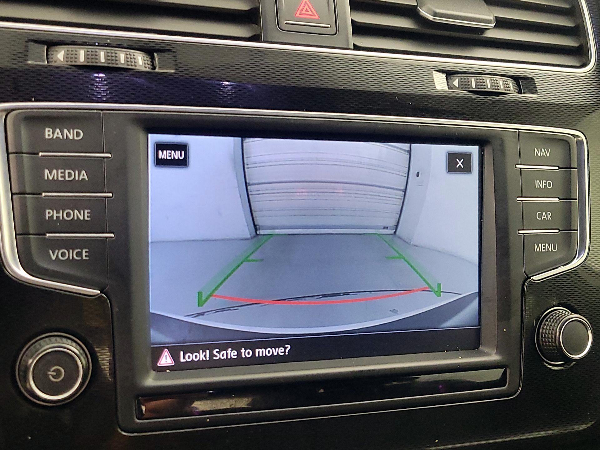 Thumbnail: 2017 Volkswagen Golf - 15