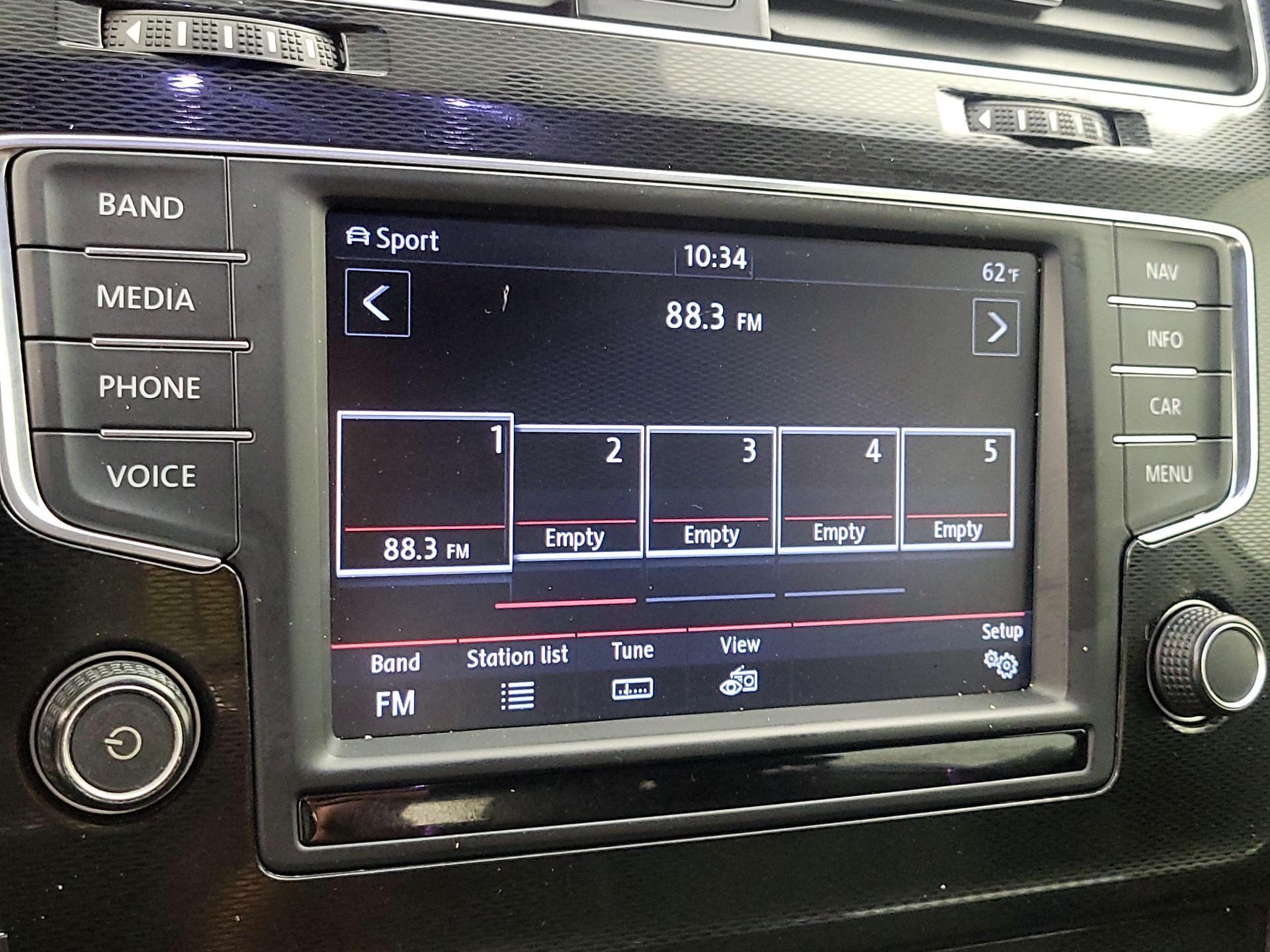 Thumbnail: 2017 Volkswagen Golf - 16