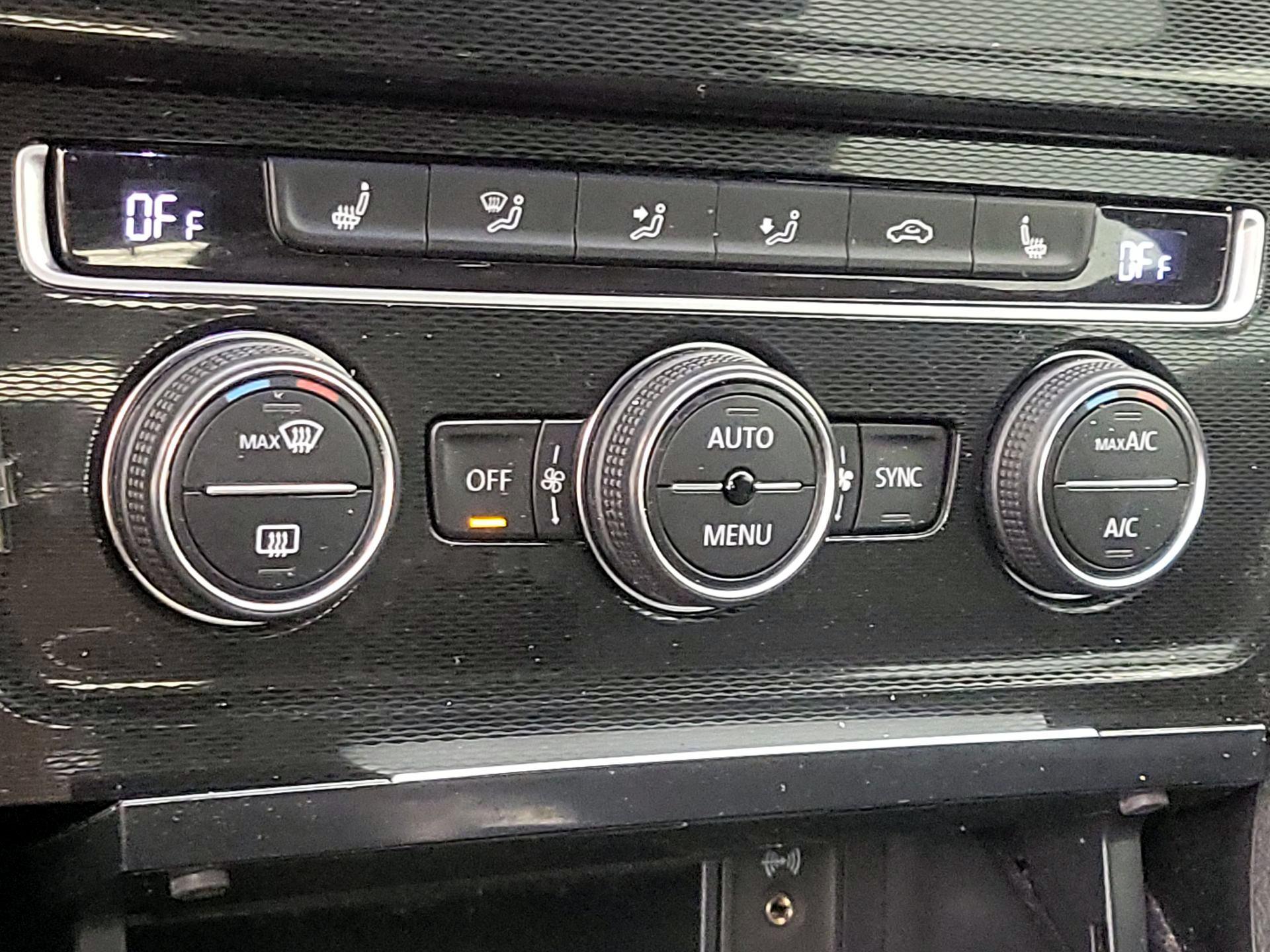 Thumbnail: 2017 Volkswagen Golf - 17