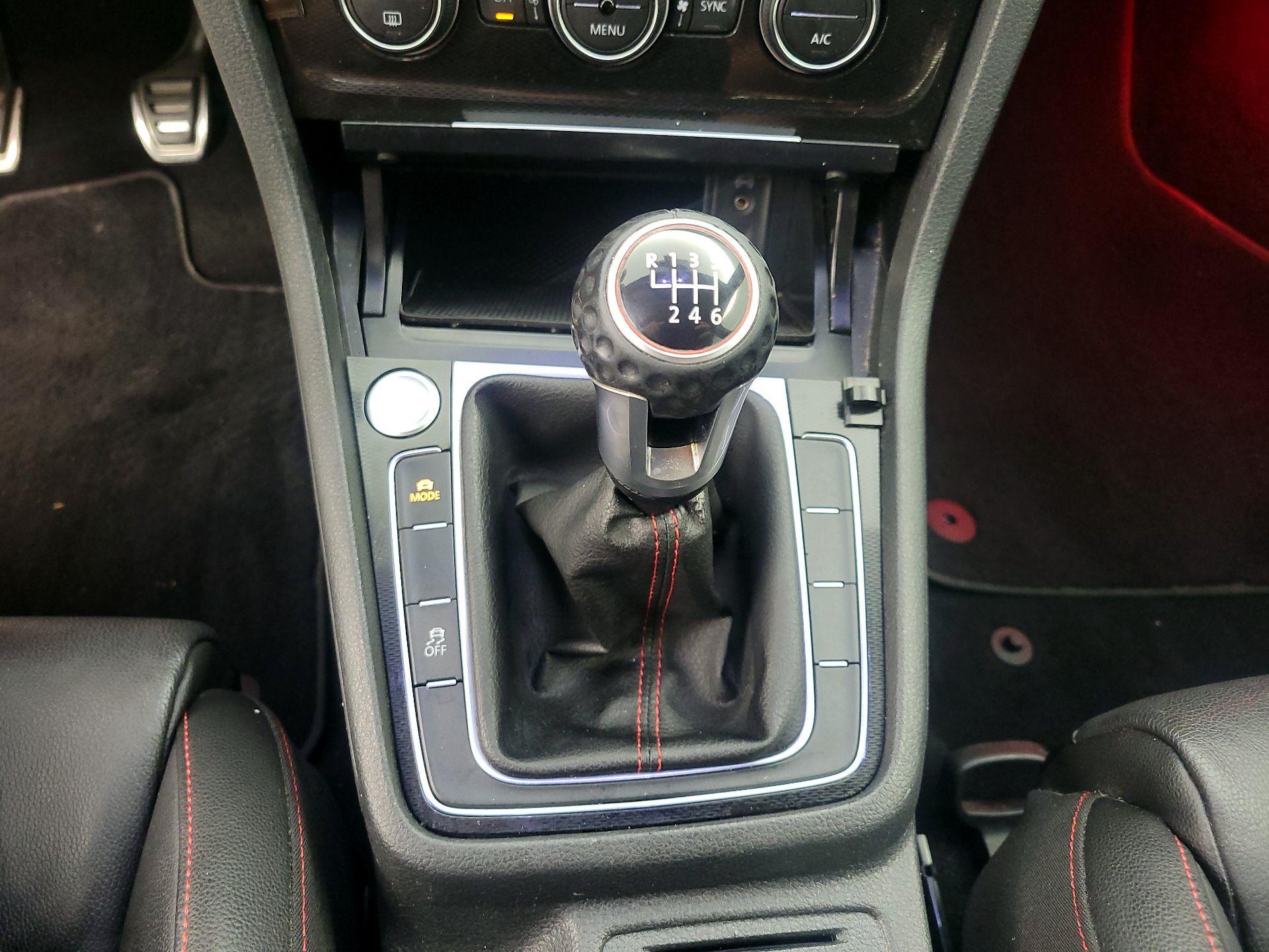 Thumbnail: 2017 Volkswagen Golf - 18