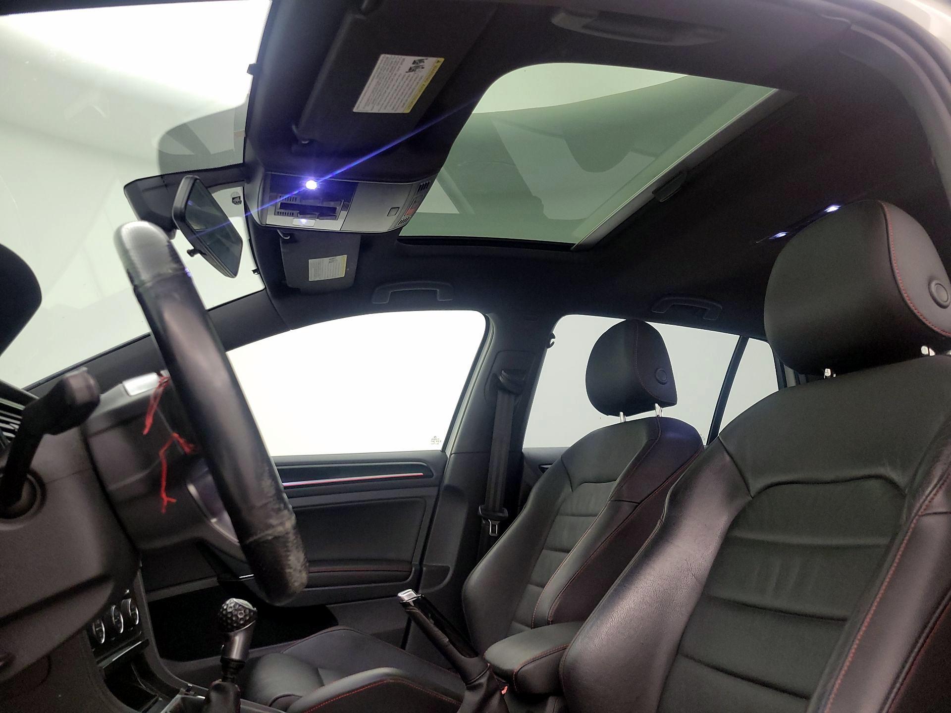 Thumbnail: 2017 Volkswagen Golf - 20