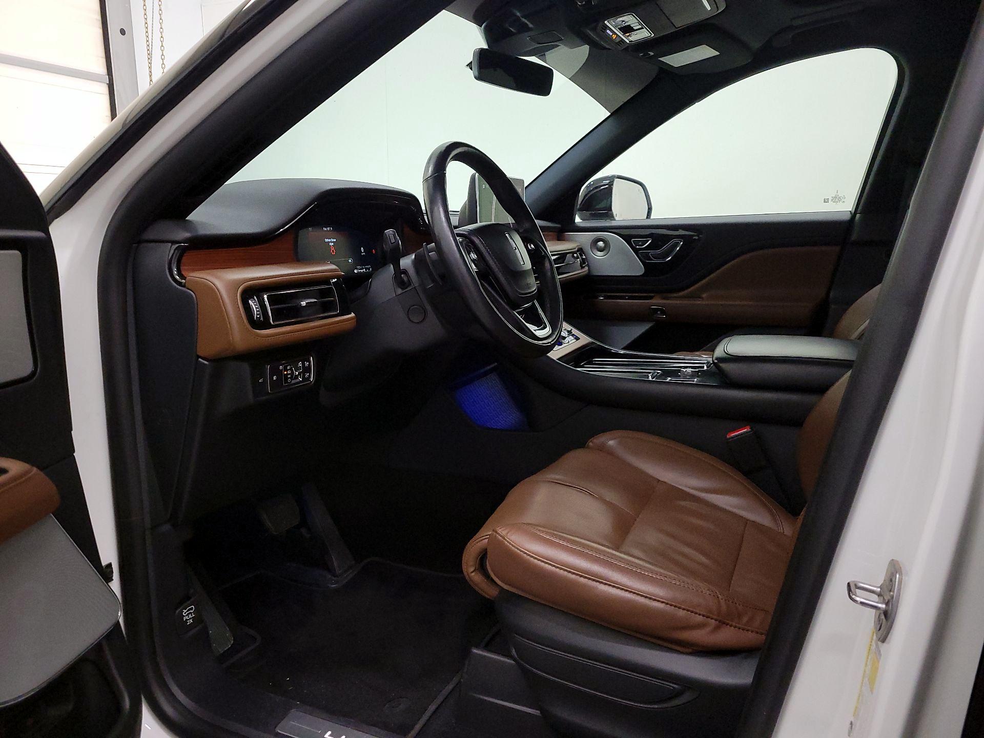 Thumbnail: 2020 Lincoln Aviator - 11