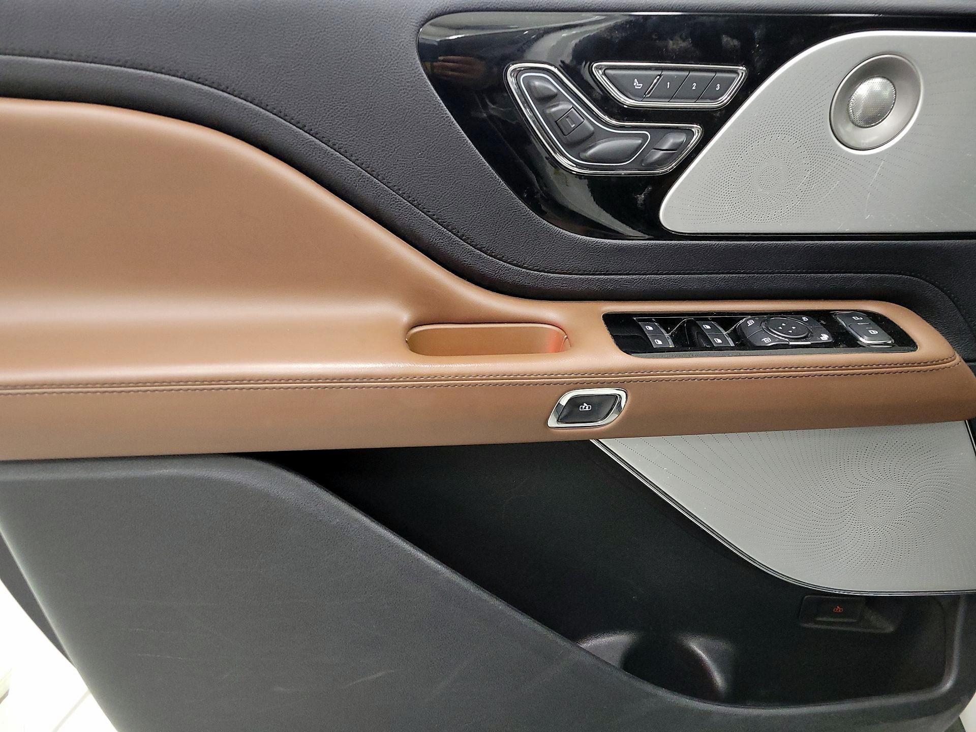 Thumbnail: 2020 Lincoln Aviator - 12