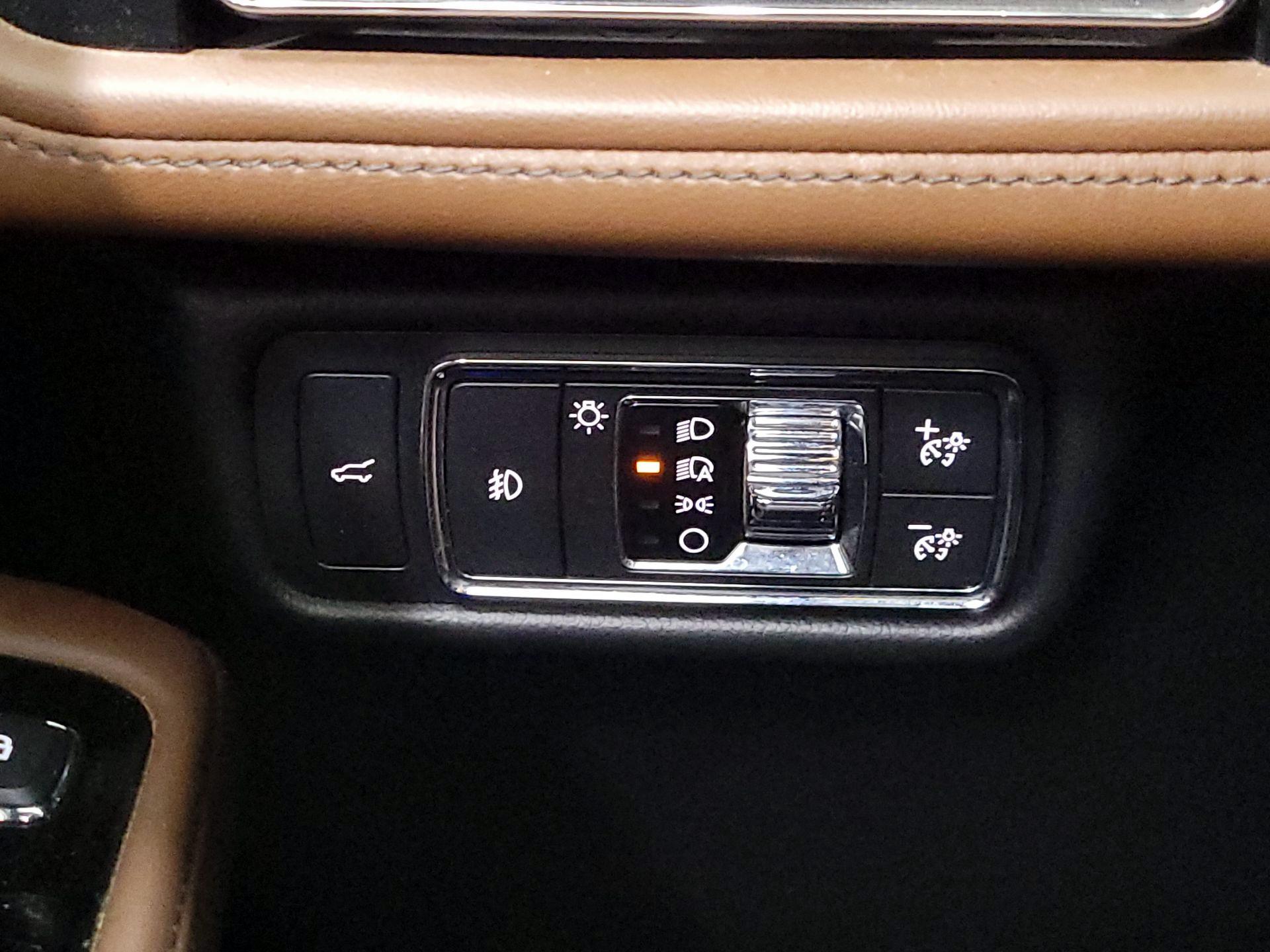 Thumbnail: 2020 Lincoln Aviator - 13