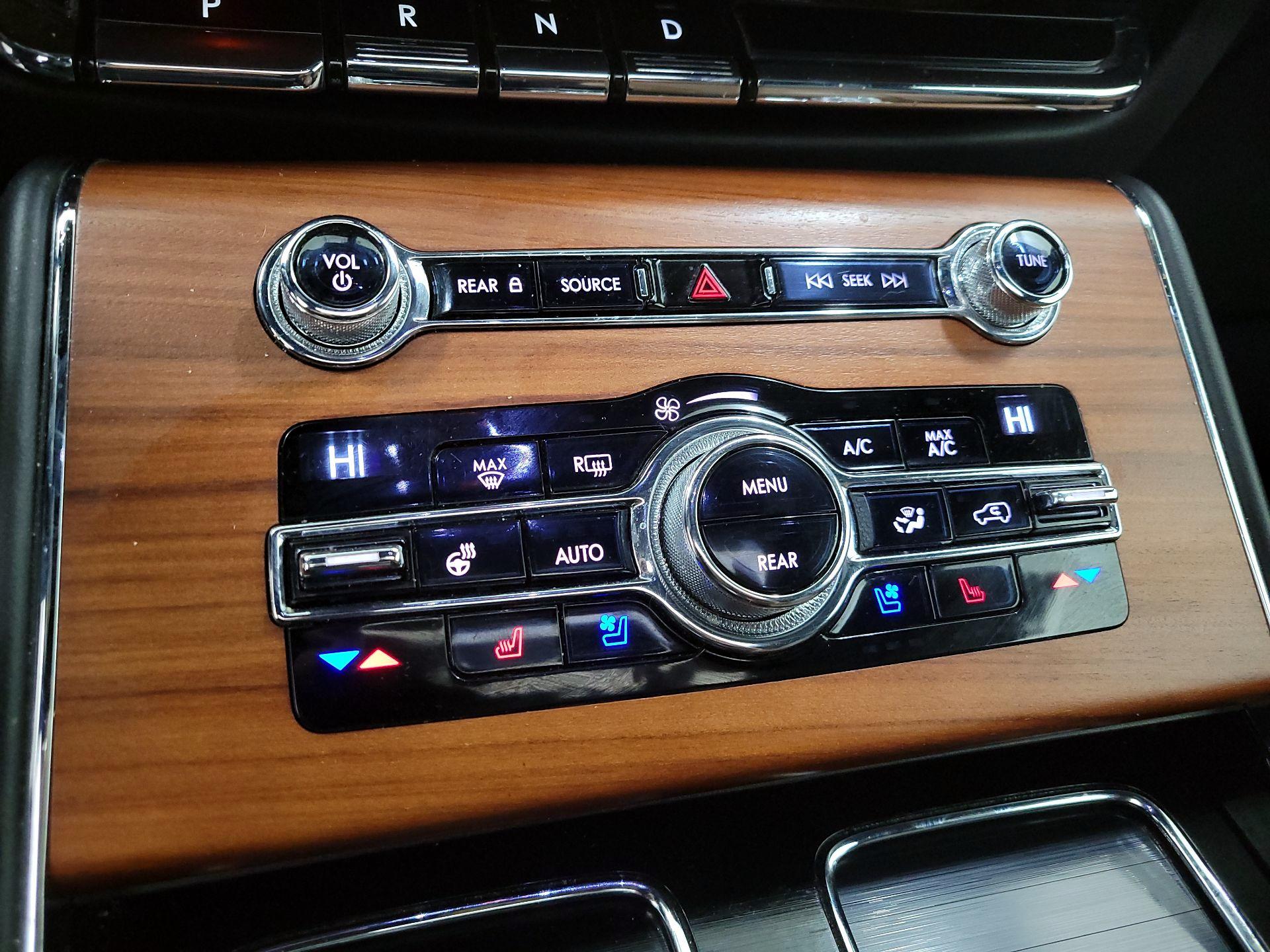 Thumbnail: 2020 Lincoln Aviator - 17