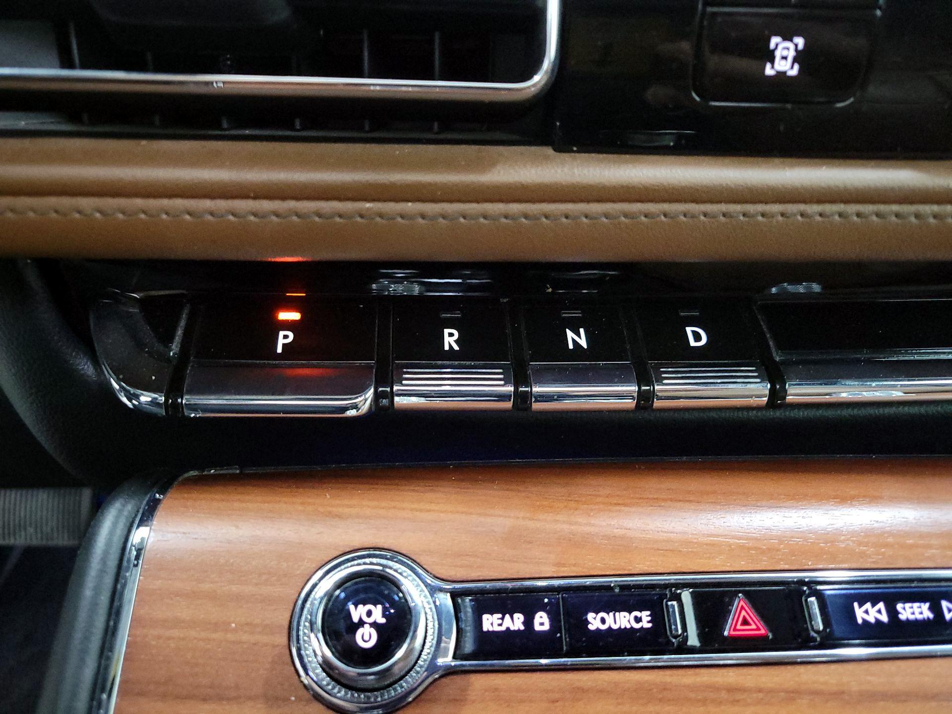 Thumbnail: 2020 Lincoln Aviator - 18